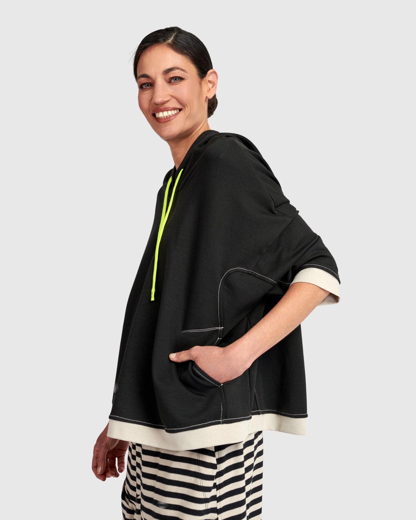 סווטשירט אורבן שרוכים שחור