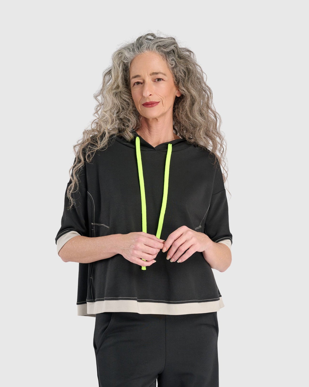 סווטשירט אורבן שרוכים שחור