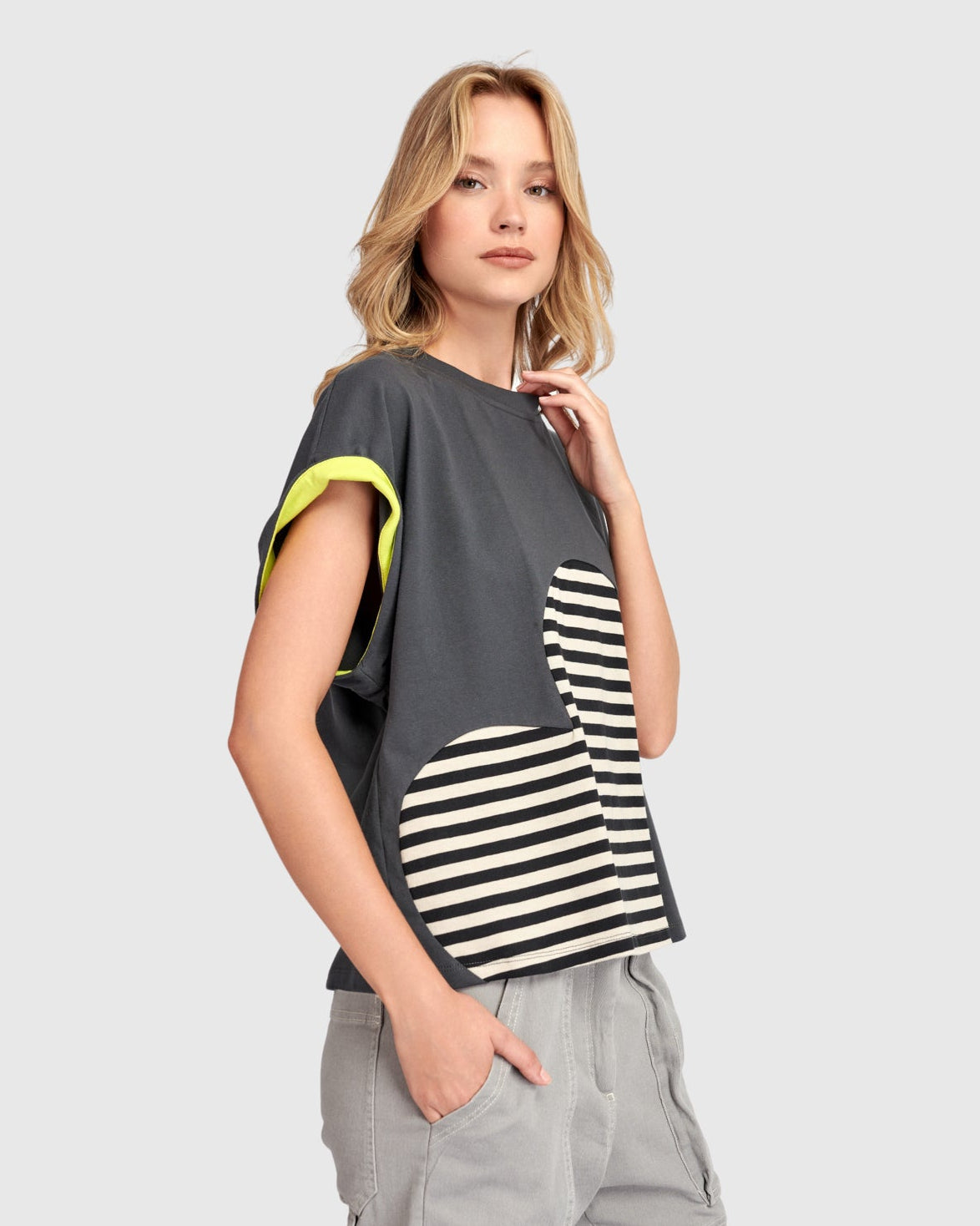 טישירט אורבן לב אפור