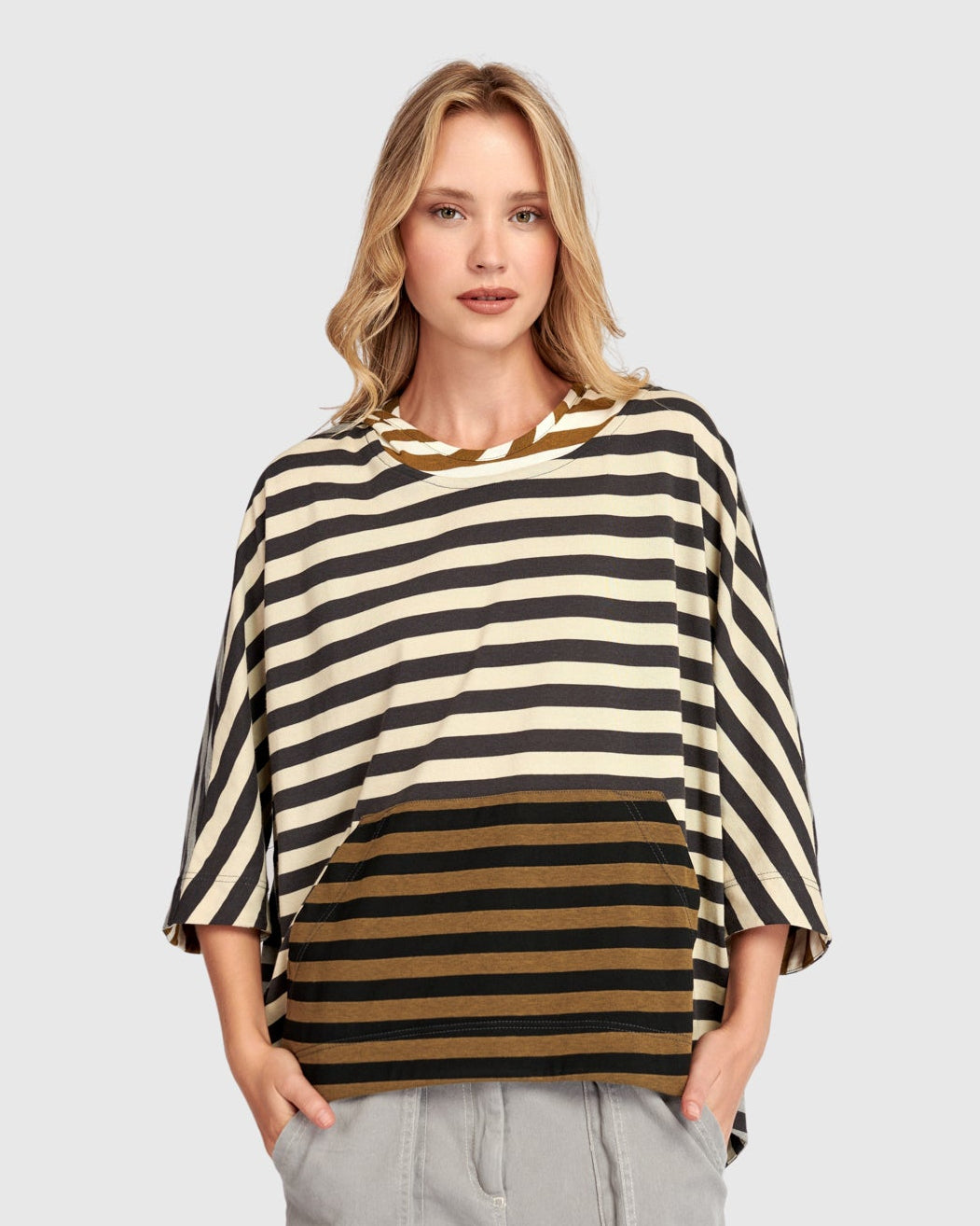 סווטישרט אורבן קפוצ'ון שילוב פסים