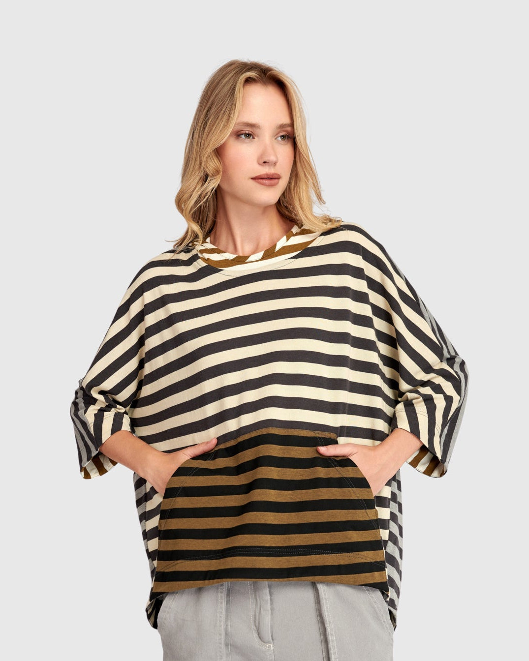 סווטישרט אורבן קפוצ'ון שילוב פסים