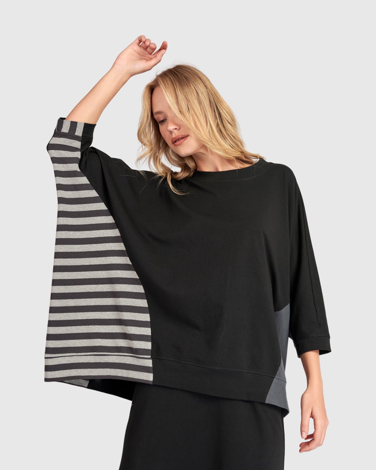 טוניקה אורבן לופ שחורה