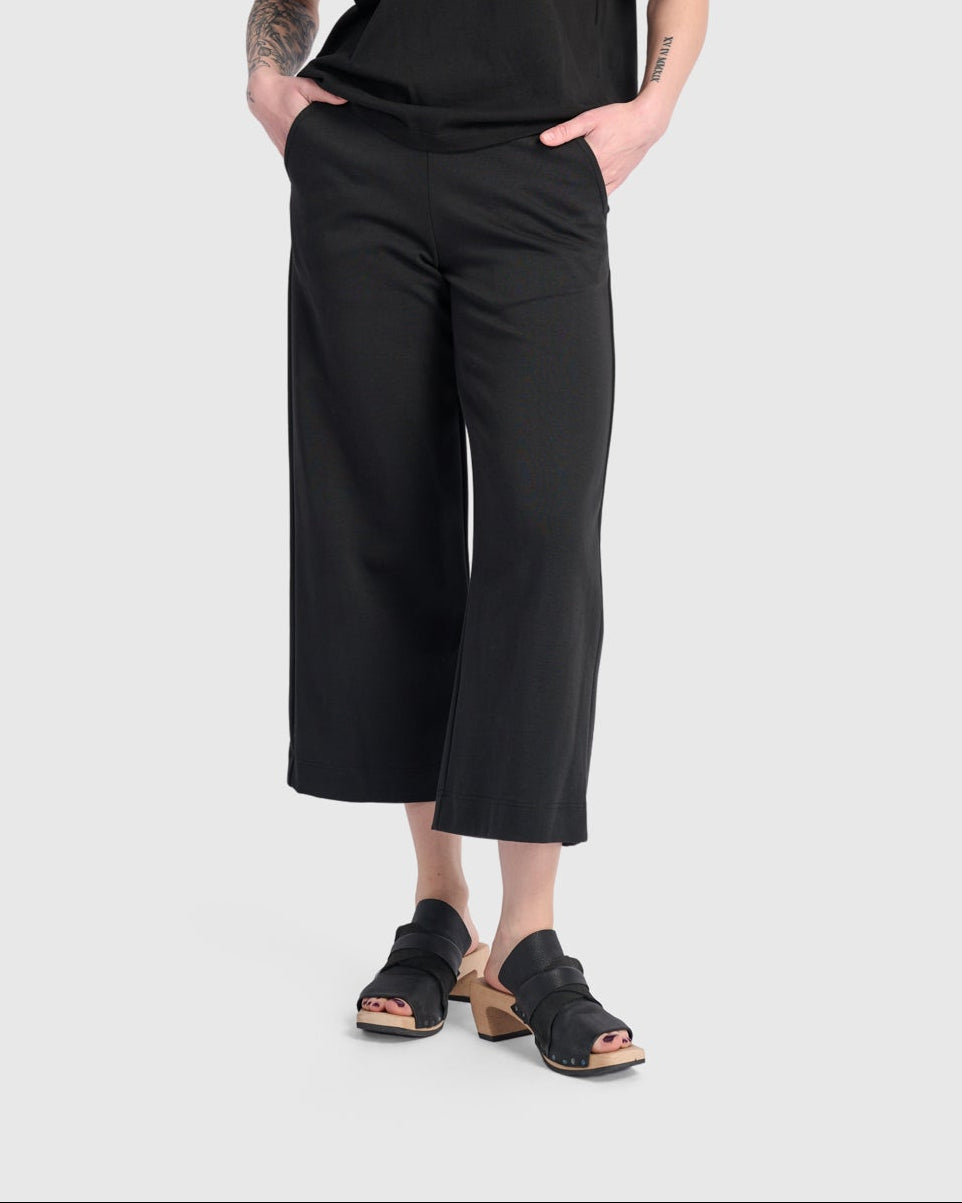 מכנסי אורבן בסטי קצר שחור