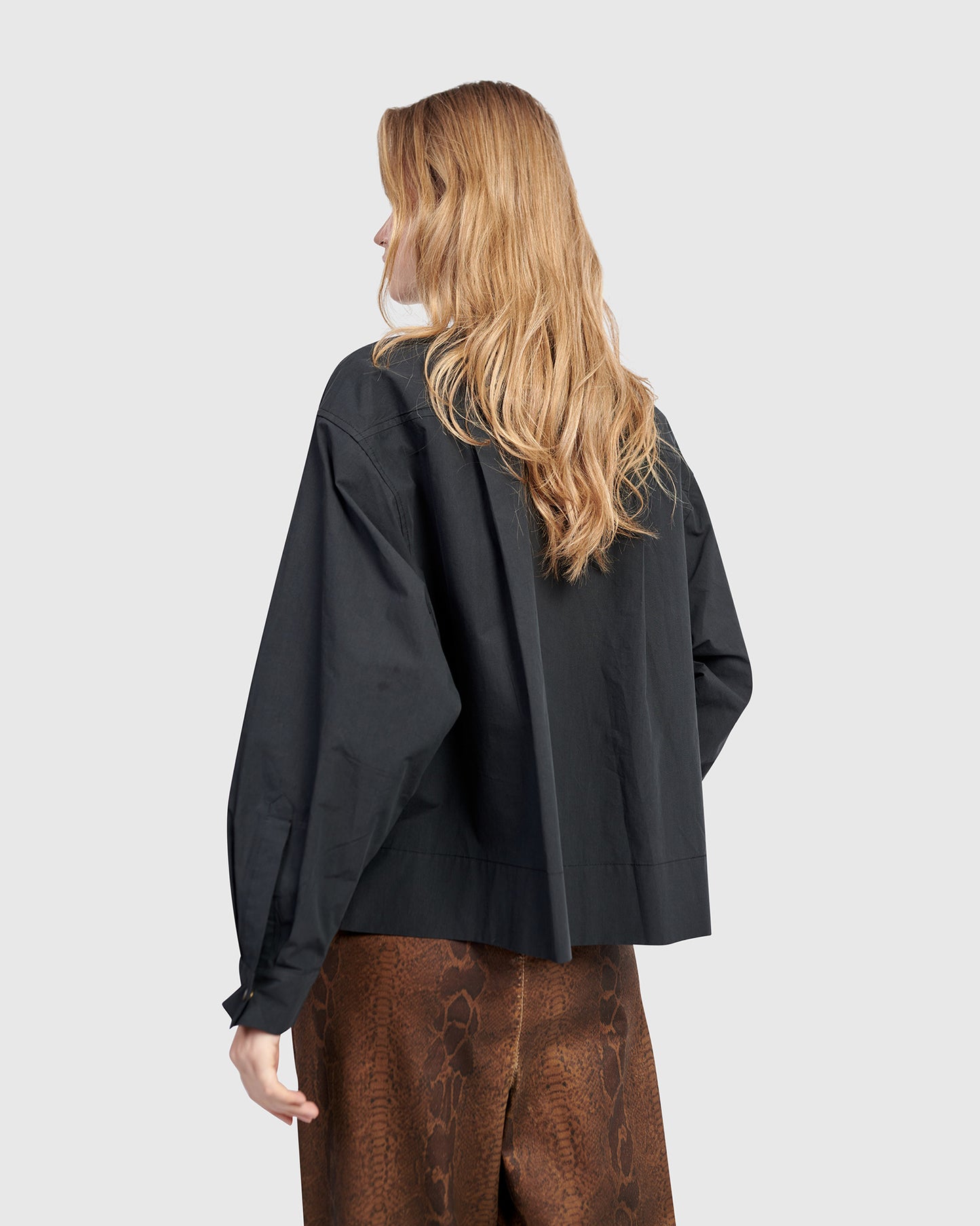 חולצה אורבן מוצלחת שחורה