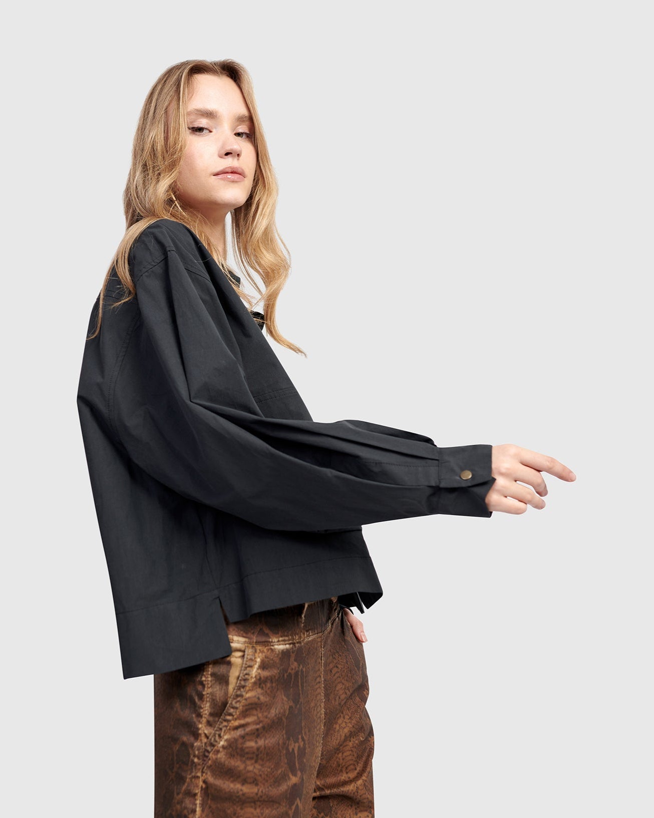 חולצה אורבן מוצלחת שחורה