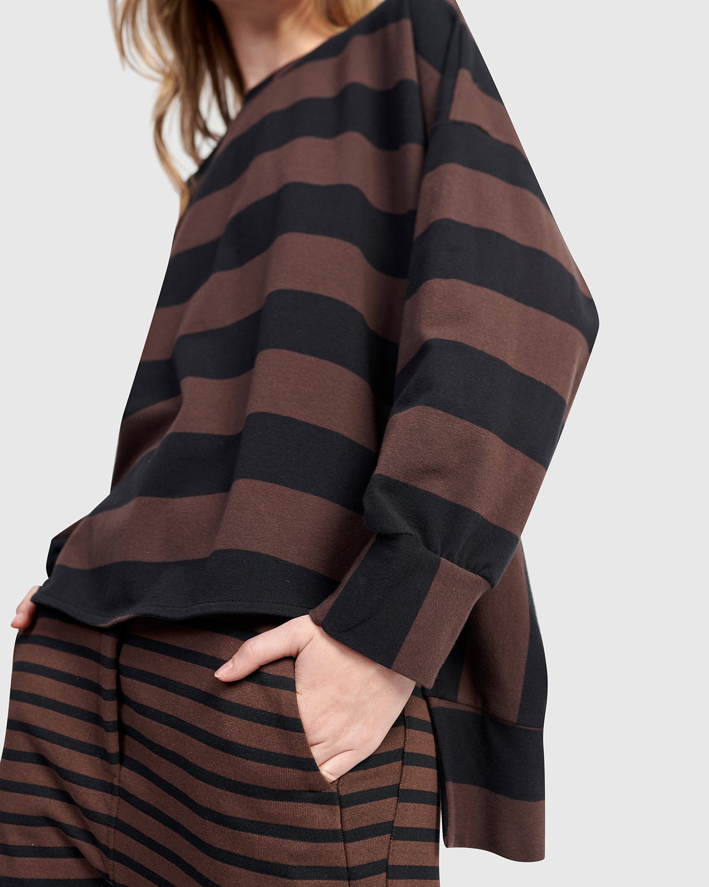 סווטשירט אורבן פסים חום