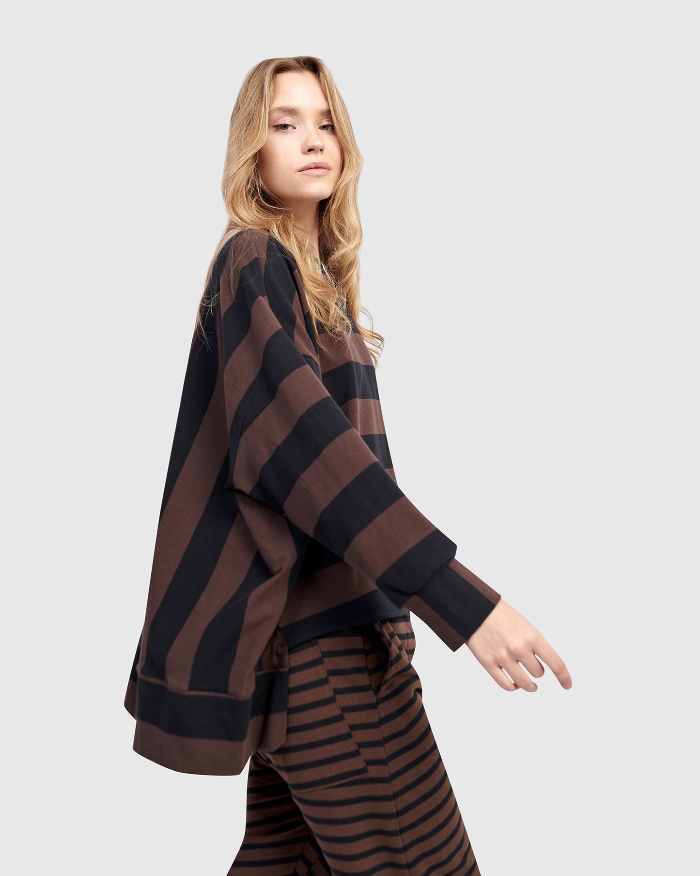 סווטשירט אורבן פסים חום