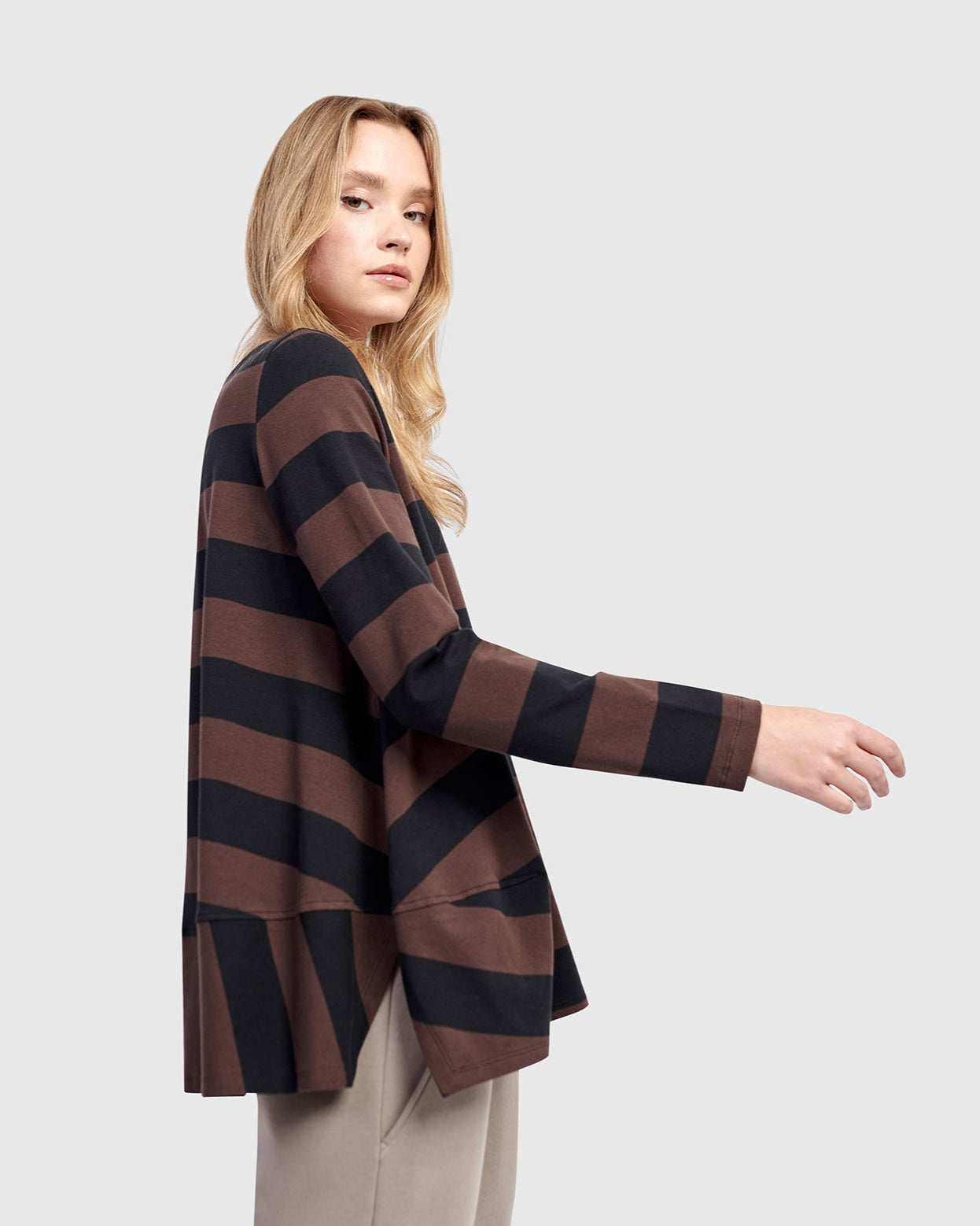 טישירט אורבן פסים חום