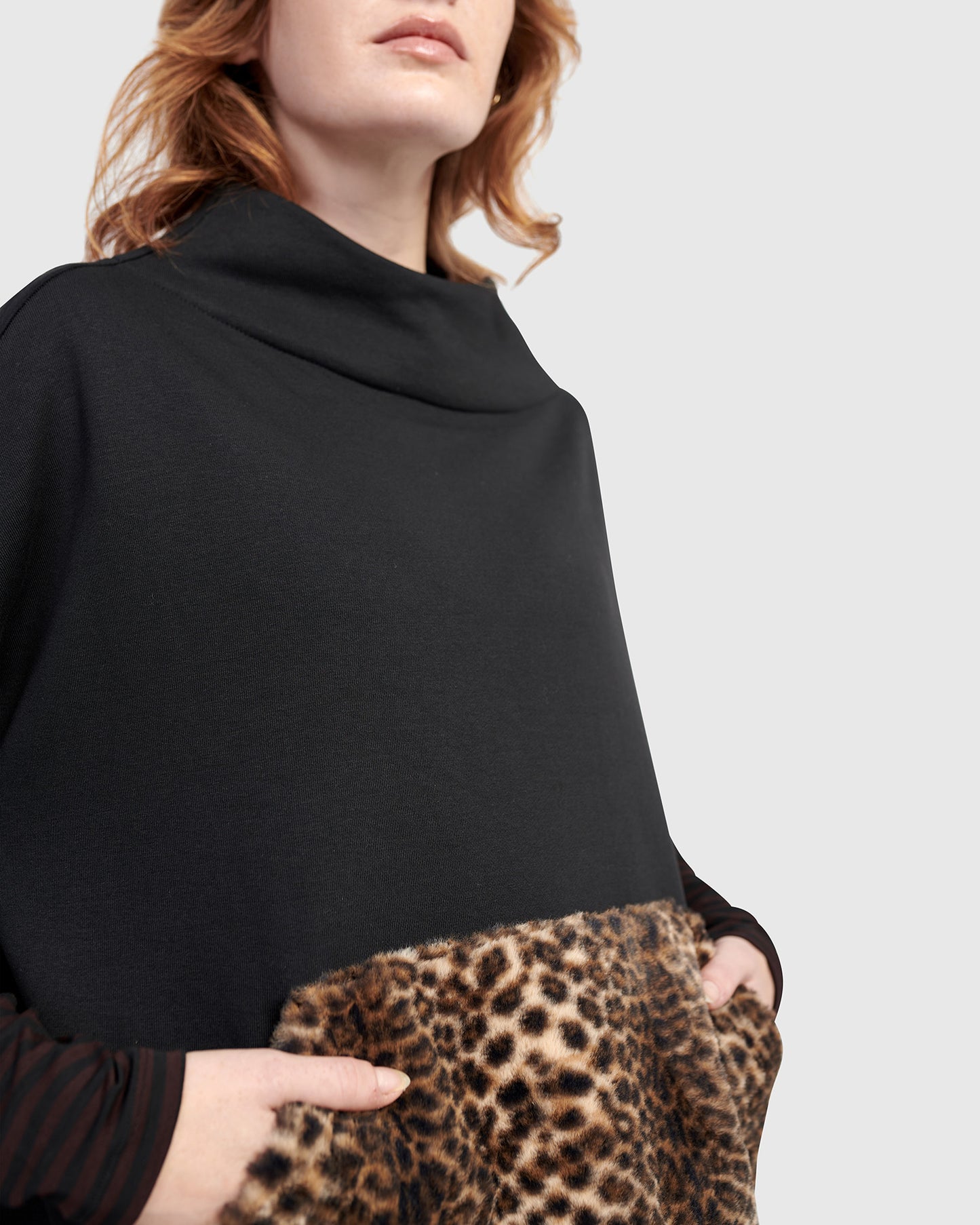 סווטשירט אורבן פרווה שחור