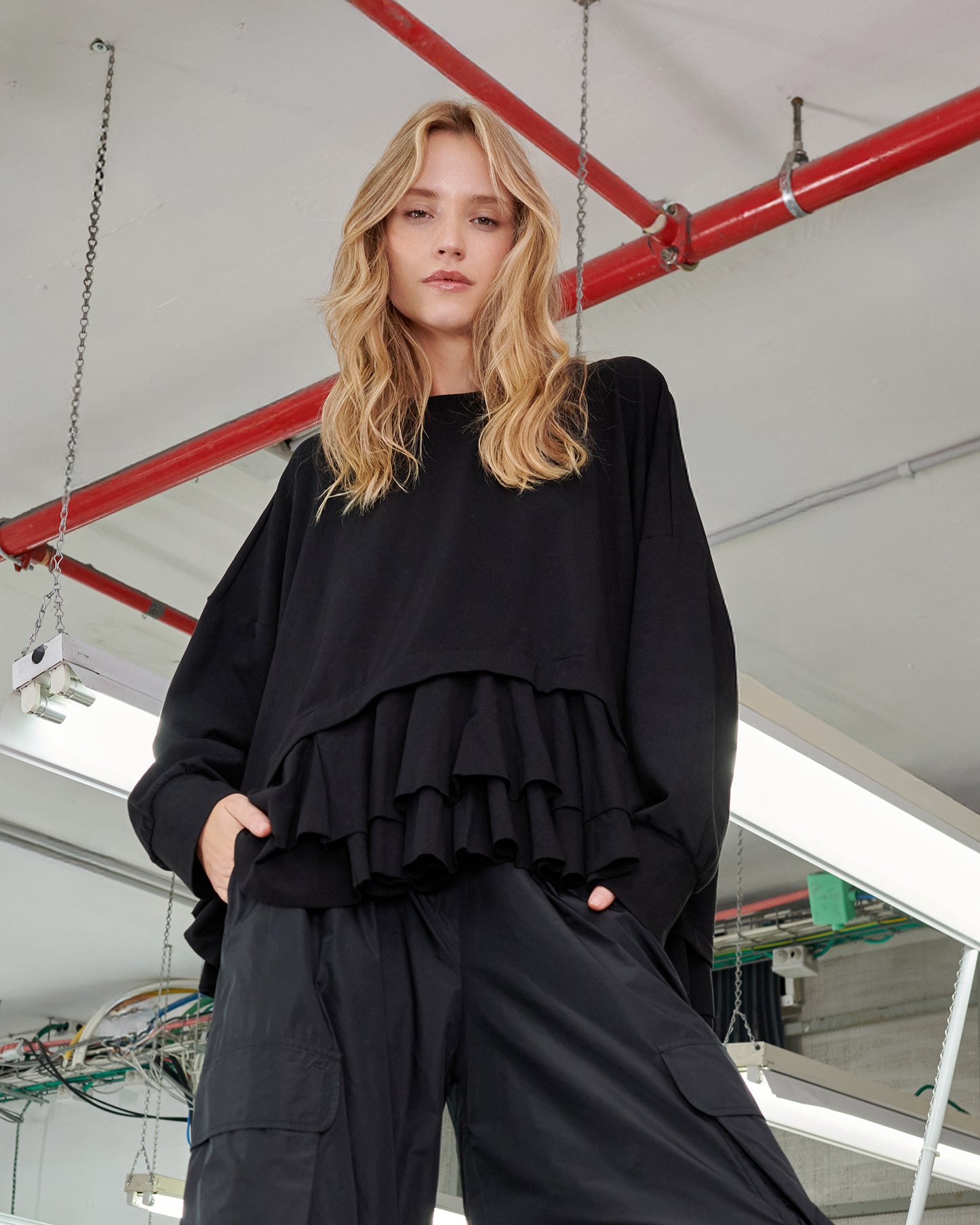 סווטשירט אורבן רחב לב שחור