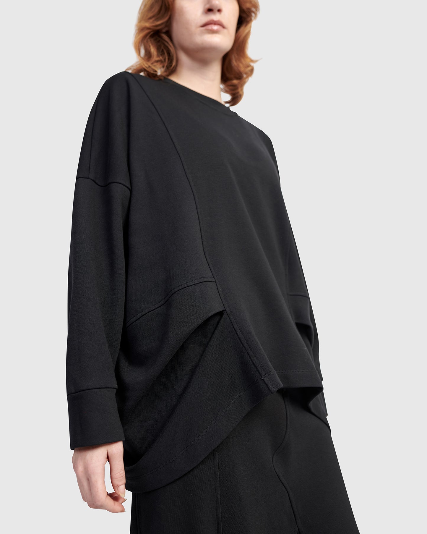 סווטשירט אורבן קפלים שחור