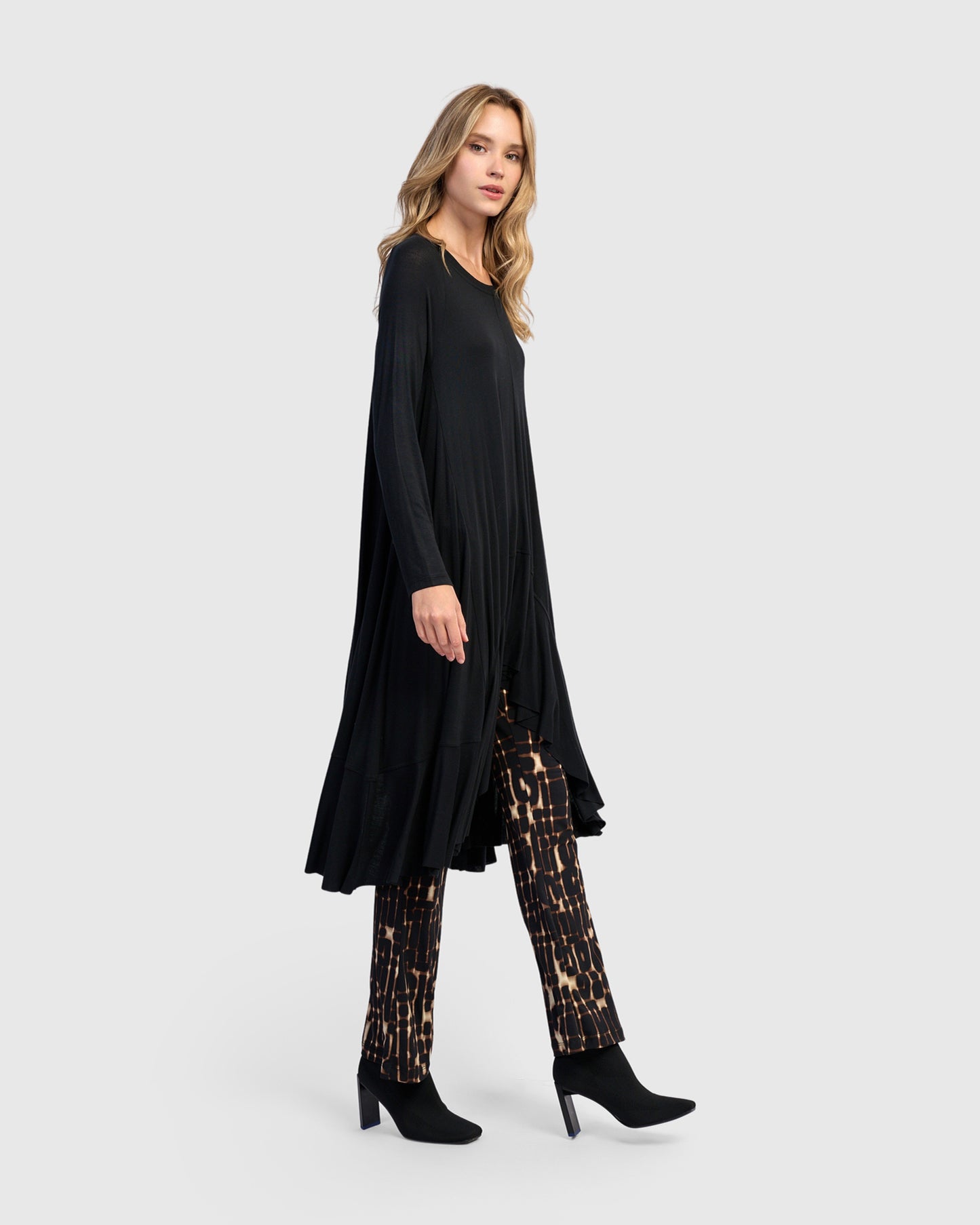 טוניקה אורבן ארוכה מודל שחורה