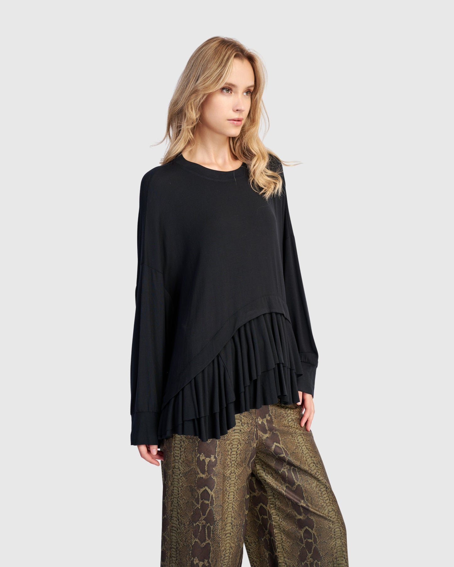 סווטשירט אורבן רחב מודל שחור