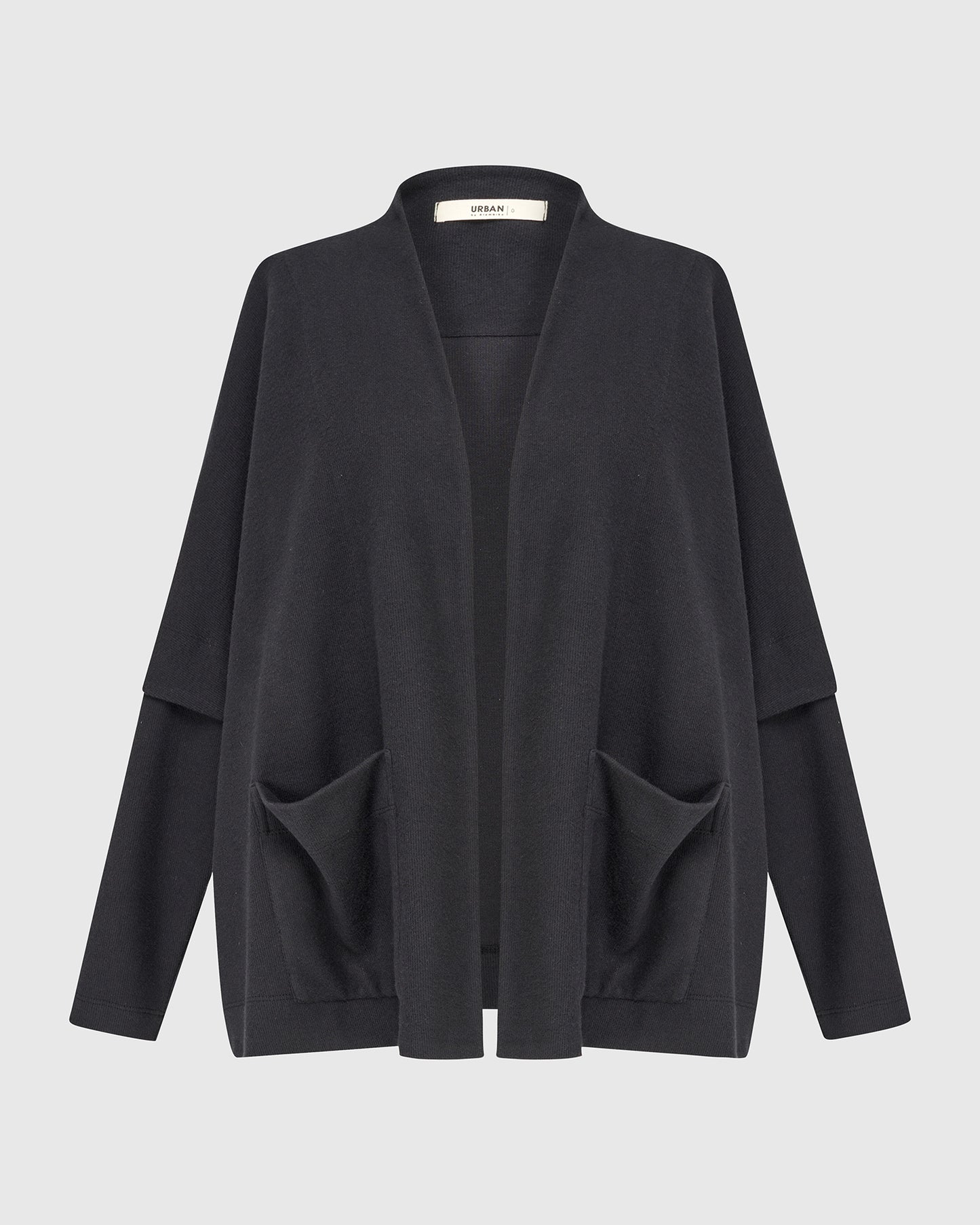 ז'קט אורבן על חולצה שחור