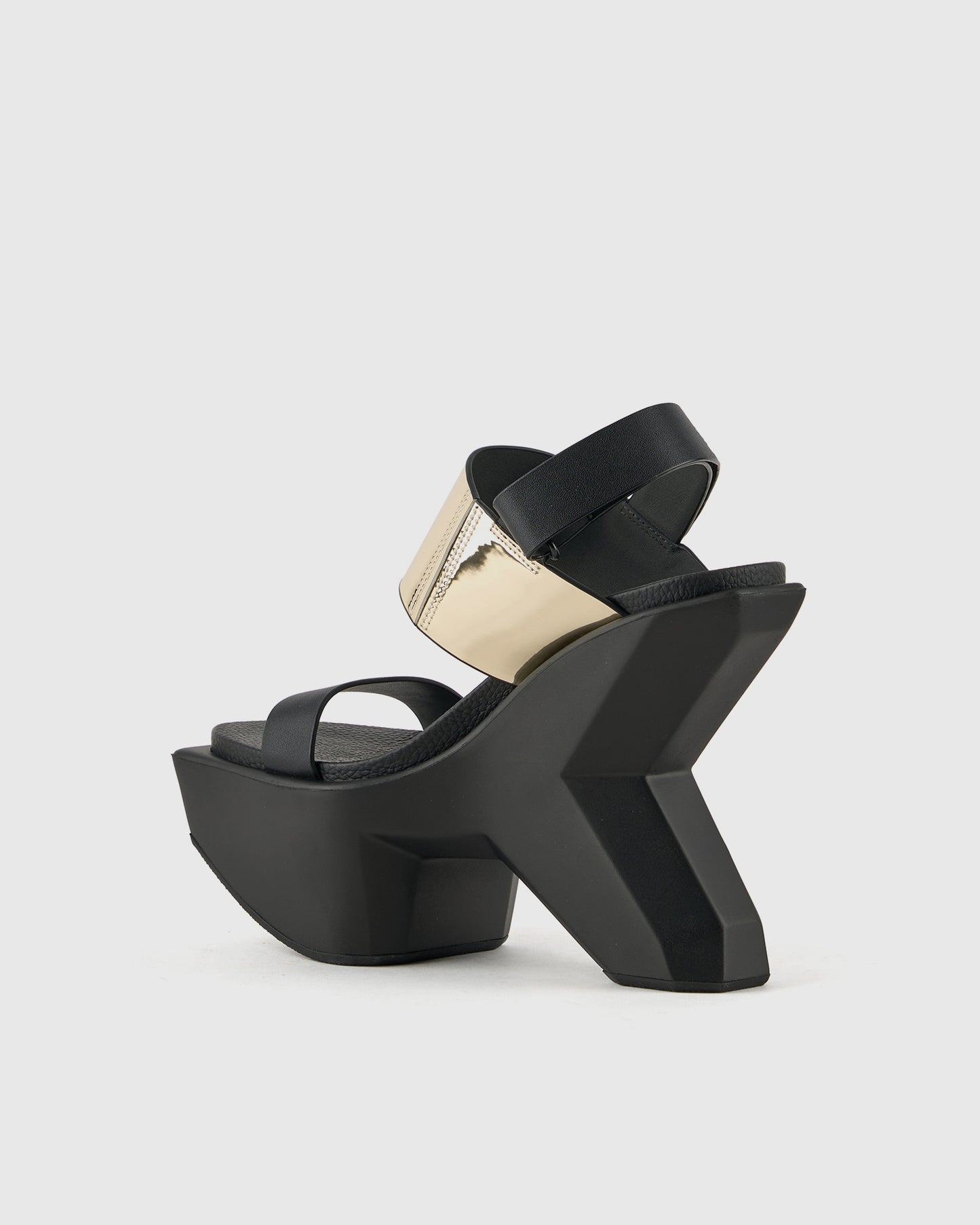 בולדר סנדל זהב