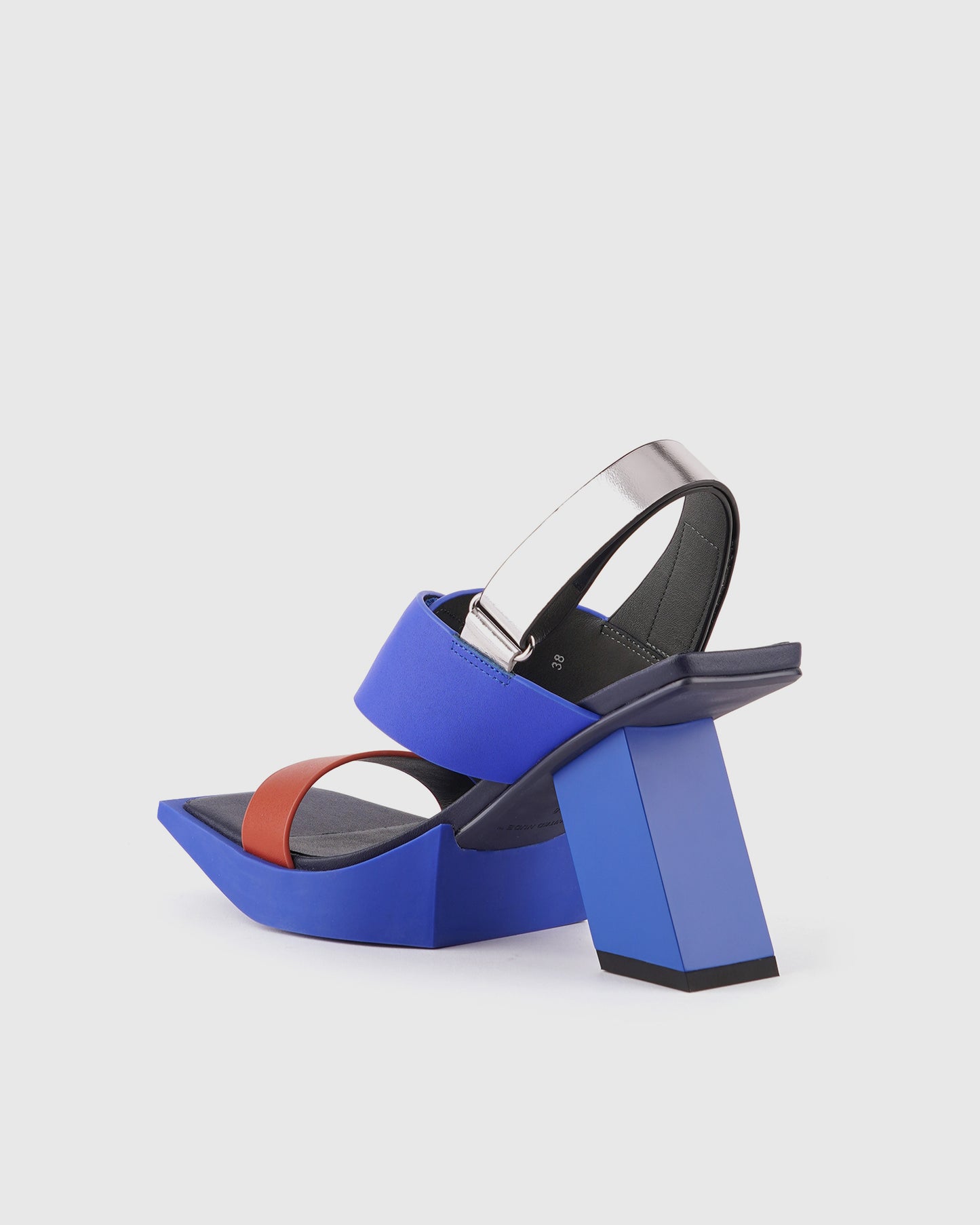 קונסטרקט היי נילה