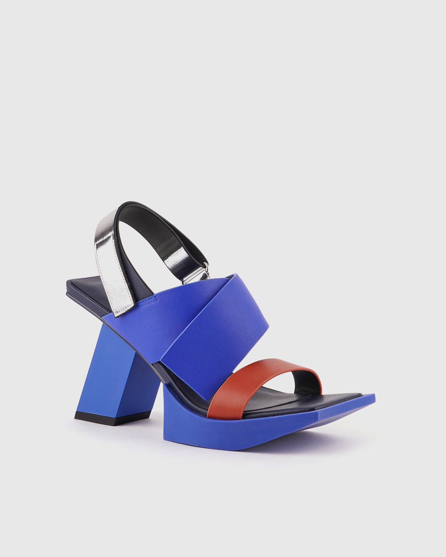 קונסטרקט היי נילה