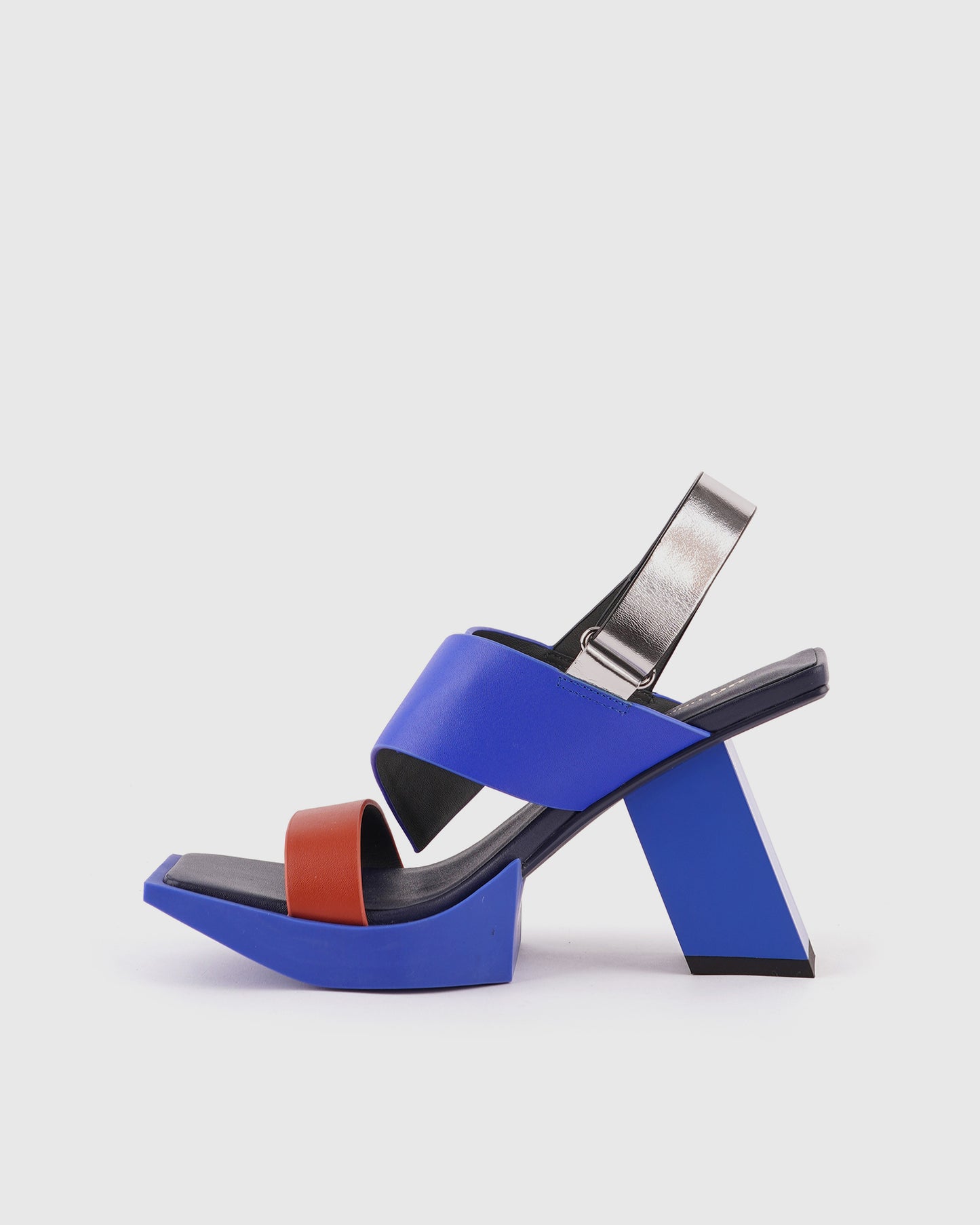 קונסטרקט היי נילה