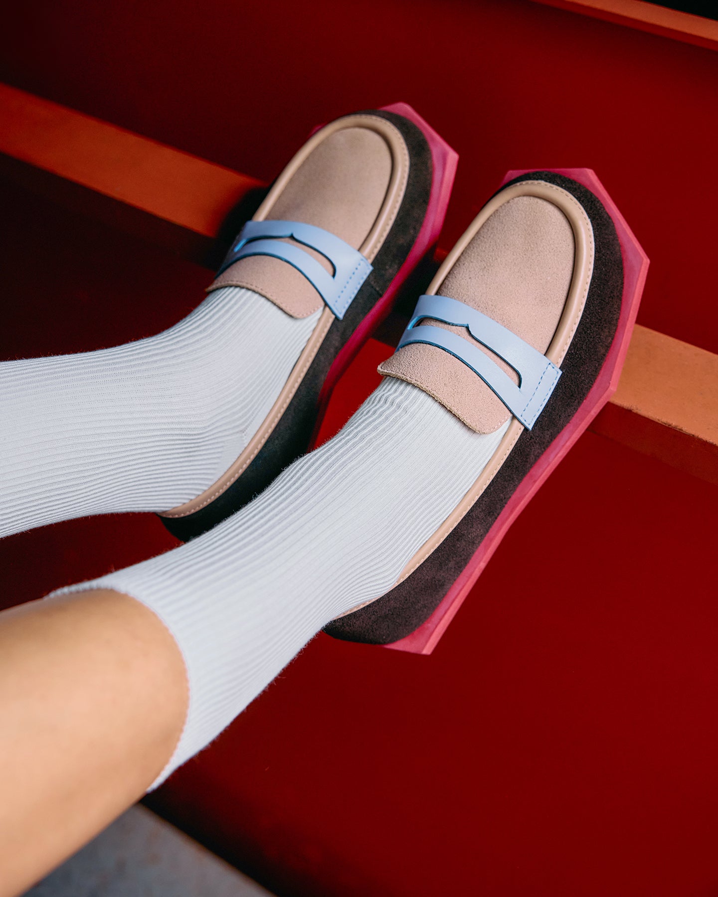 פולי לאופר לו אמבר גלו