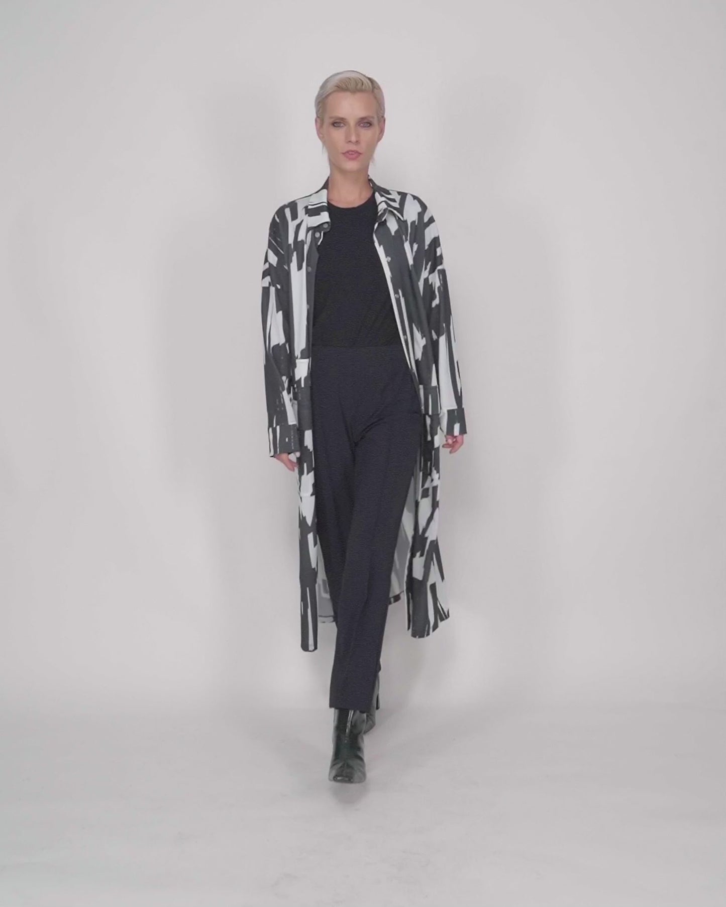 להעלות ולנגן וידיאו לגלריית צפיה, שמלה סופי שחור לבן
