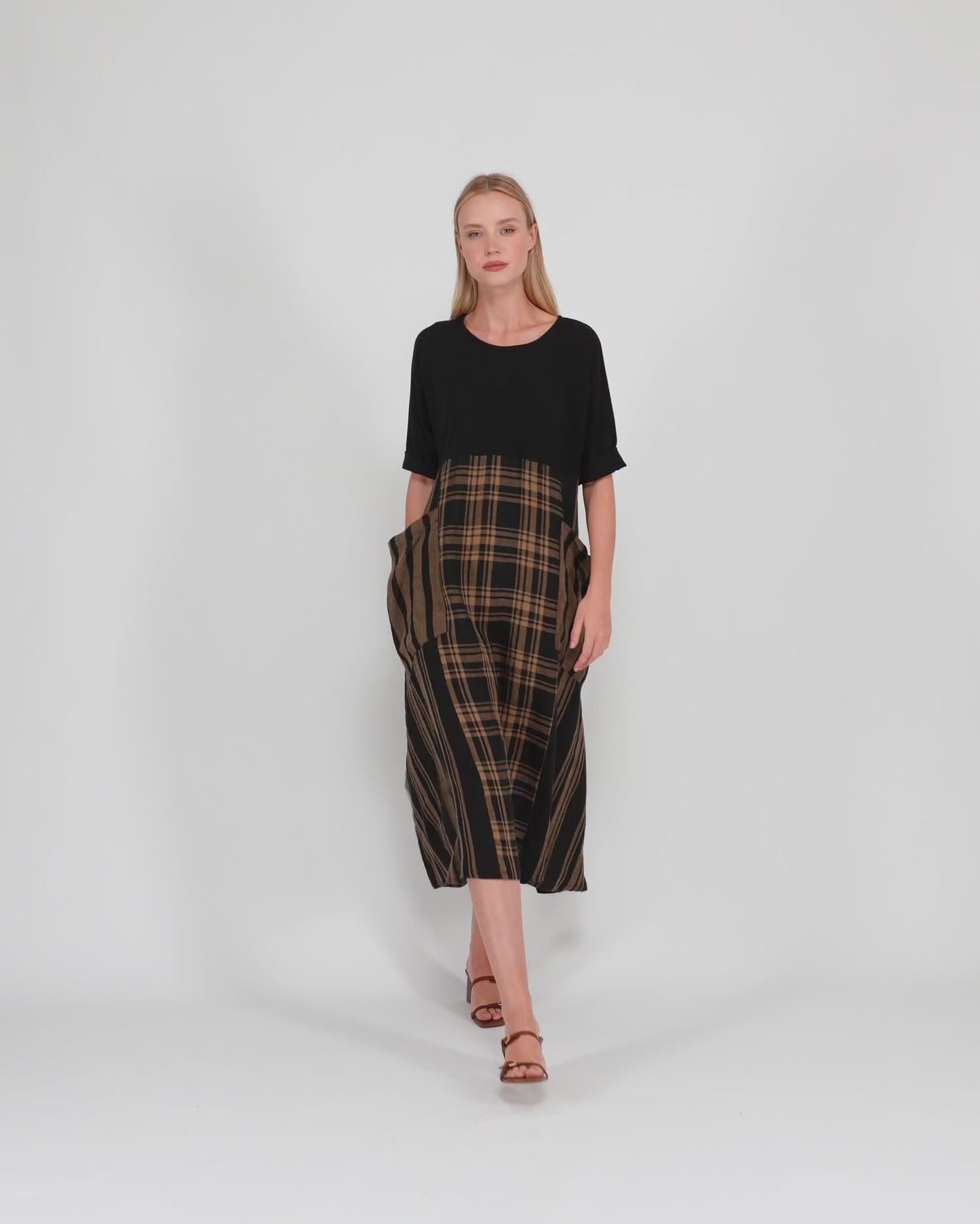 להעלות ולנגן וידיאו לגלריית צפיה, שמלה יערה פשתן שחורה
