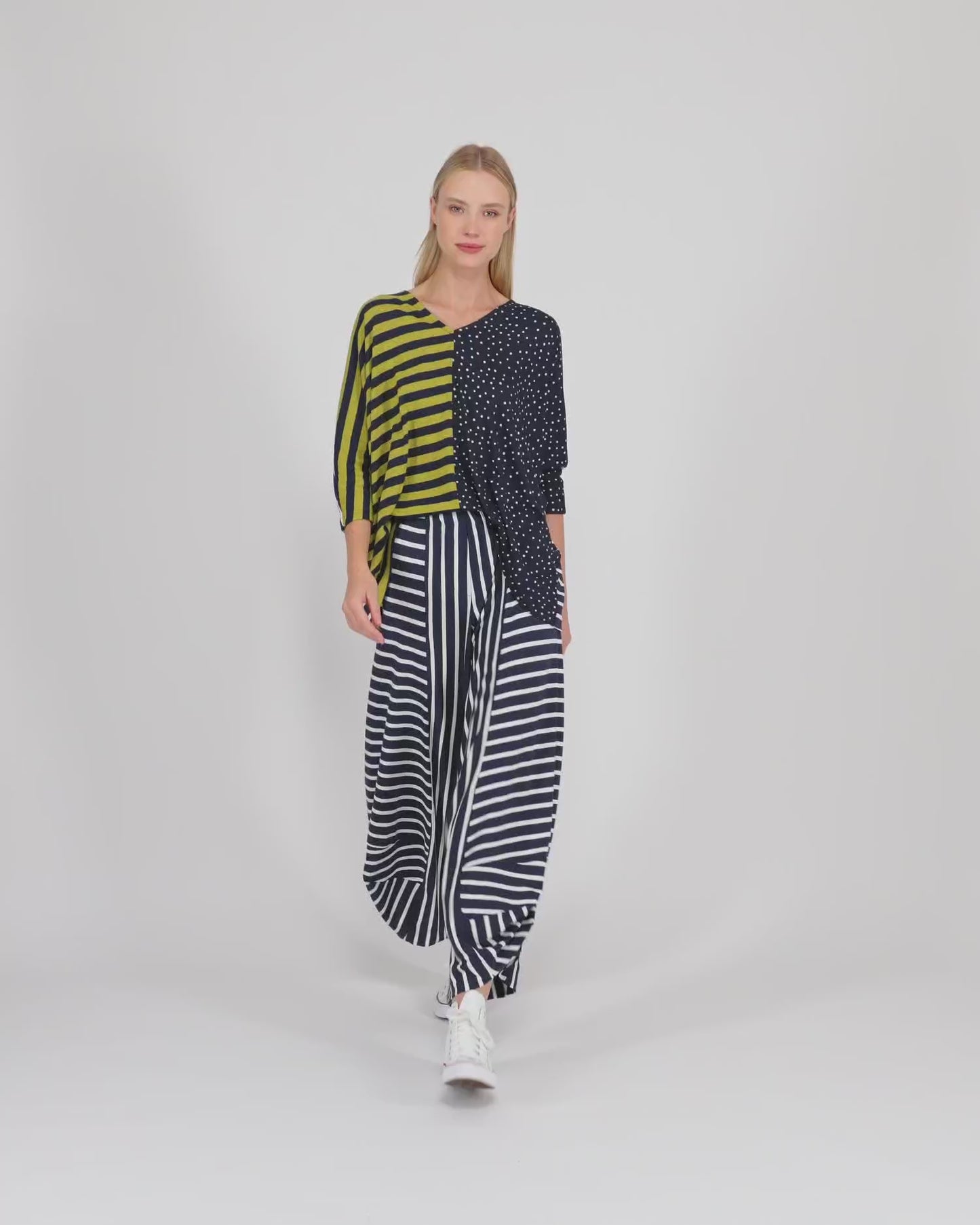 להעלות ולנגן וידיאו לגלריית צפיה, מכנסי פונטו פסים
