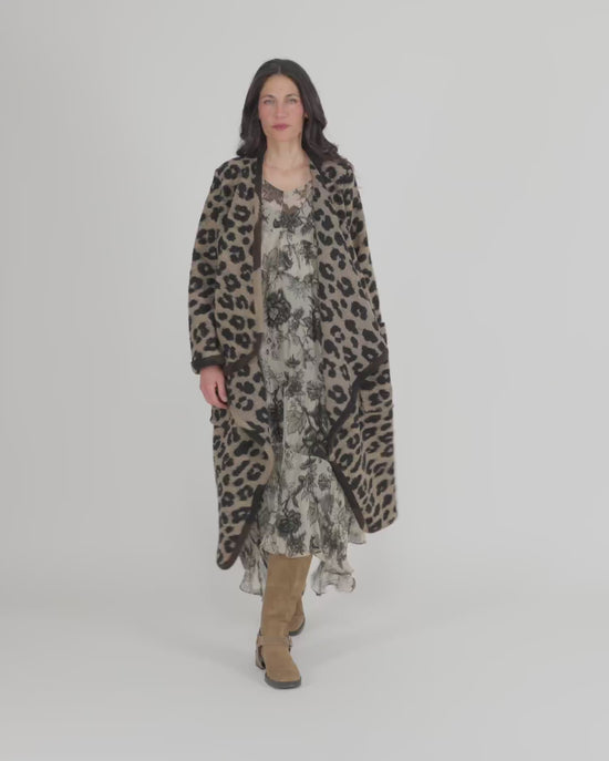 להעלות ולנגן וידיאו לגלריית צפיה, מעיל לאופרד מנומר
