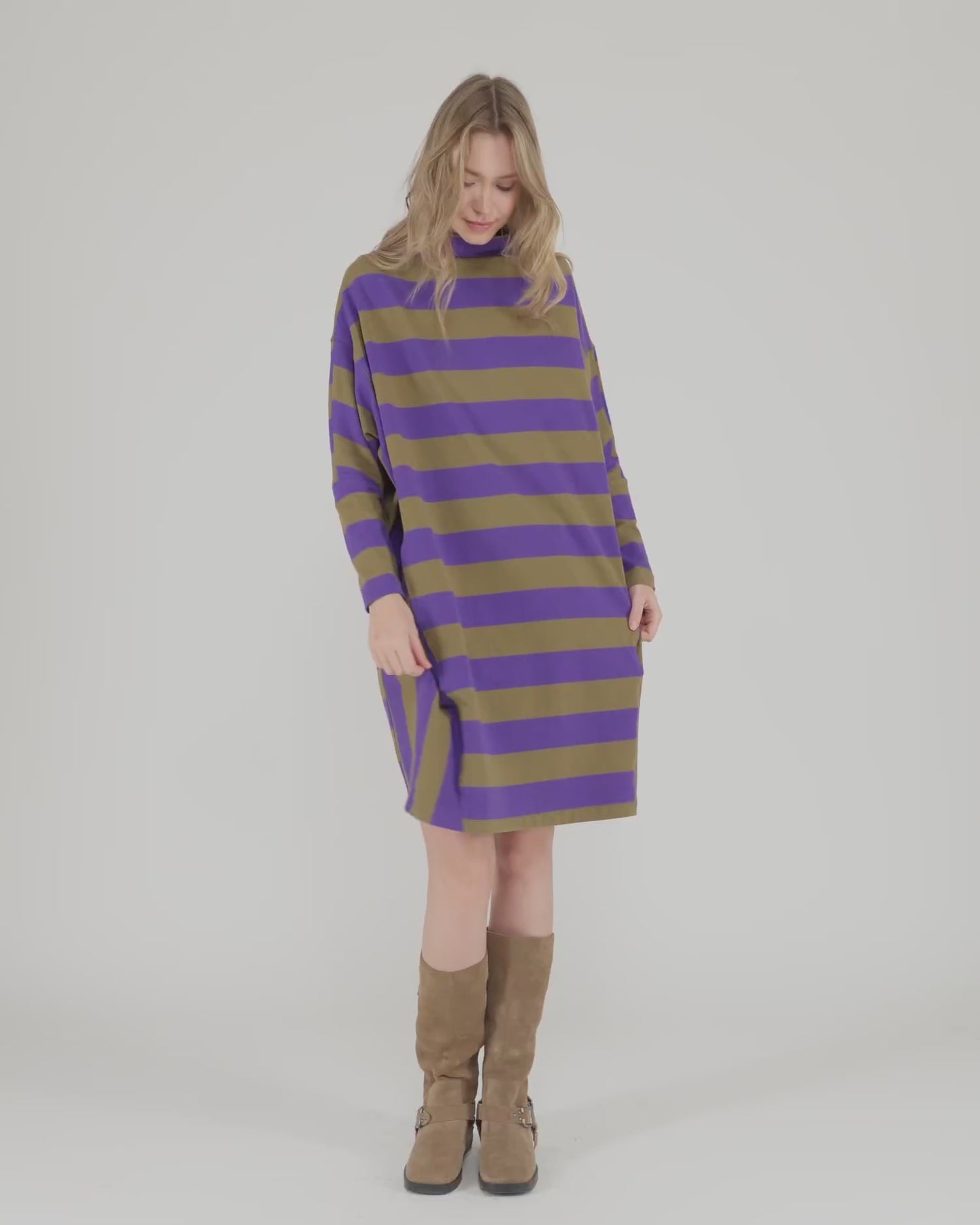 להעלות ולנגן וידיאו לגלריית צפיה, שמלה אורבן פסים סגול
