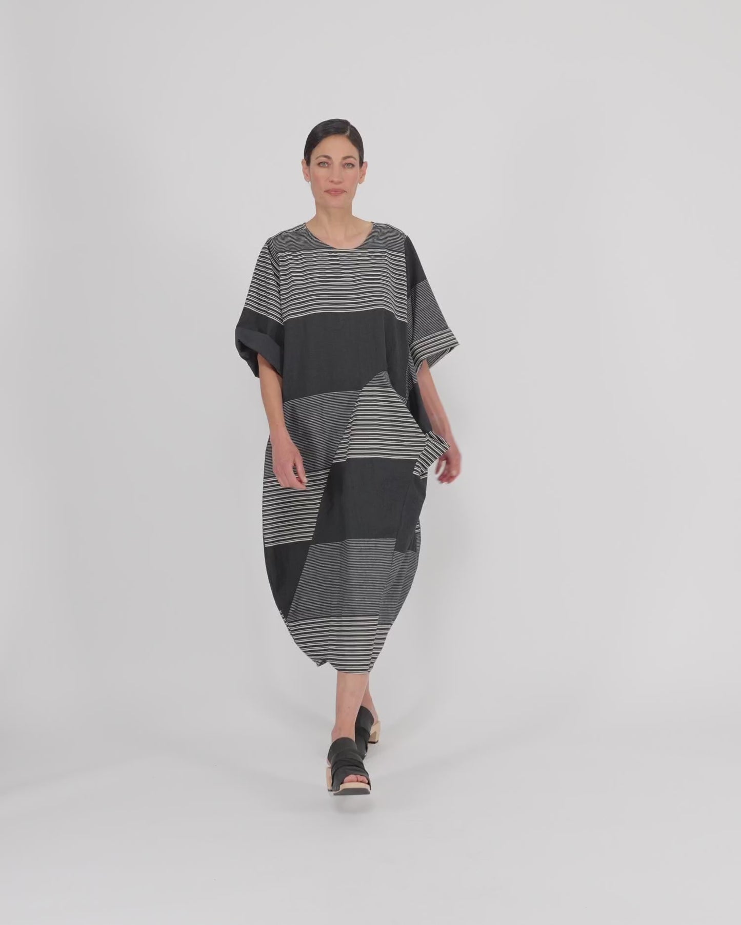 להעלות ולנגן וידיאו לגלריית צפיה, שמלה אורבן כיס פשתן אפור
