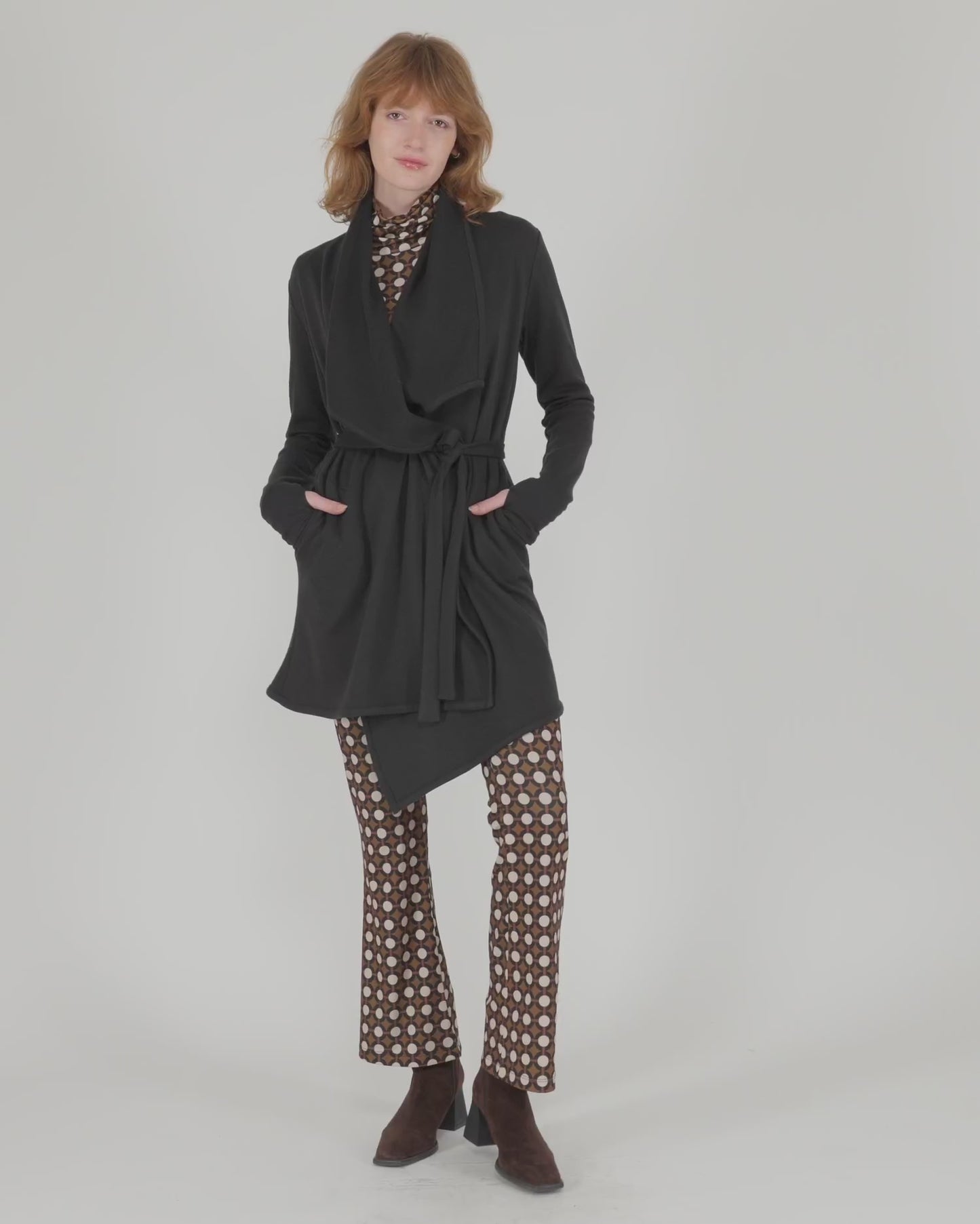 להעלות ולנגן וידיאו לגלריית צפיה, ז&amp;#39;קט אורבן לונגי שחור
