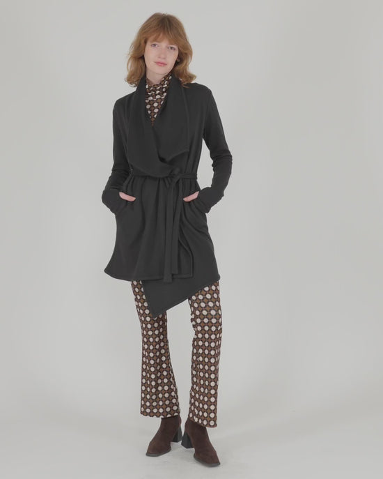 להעלות ולנגן וידיאו לגלריית צפיה, ז&amp;#39;קט אורבן לונגי שחור
