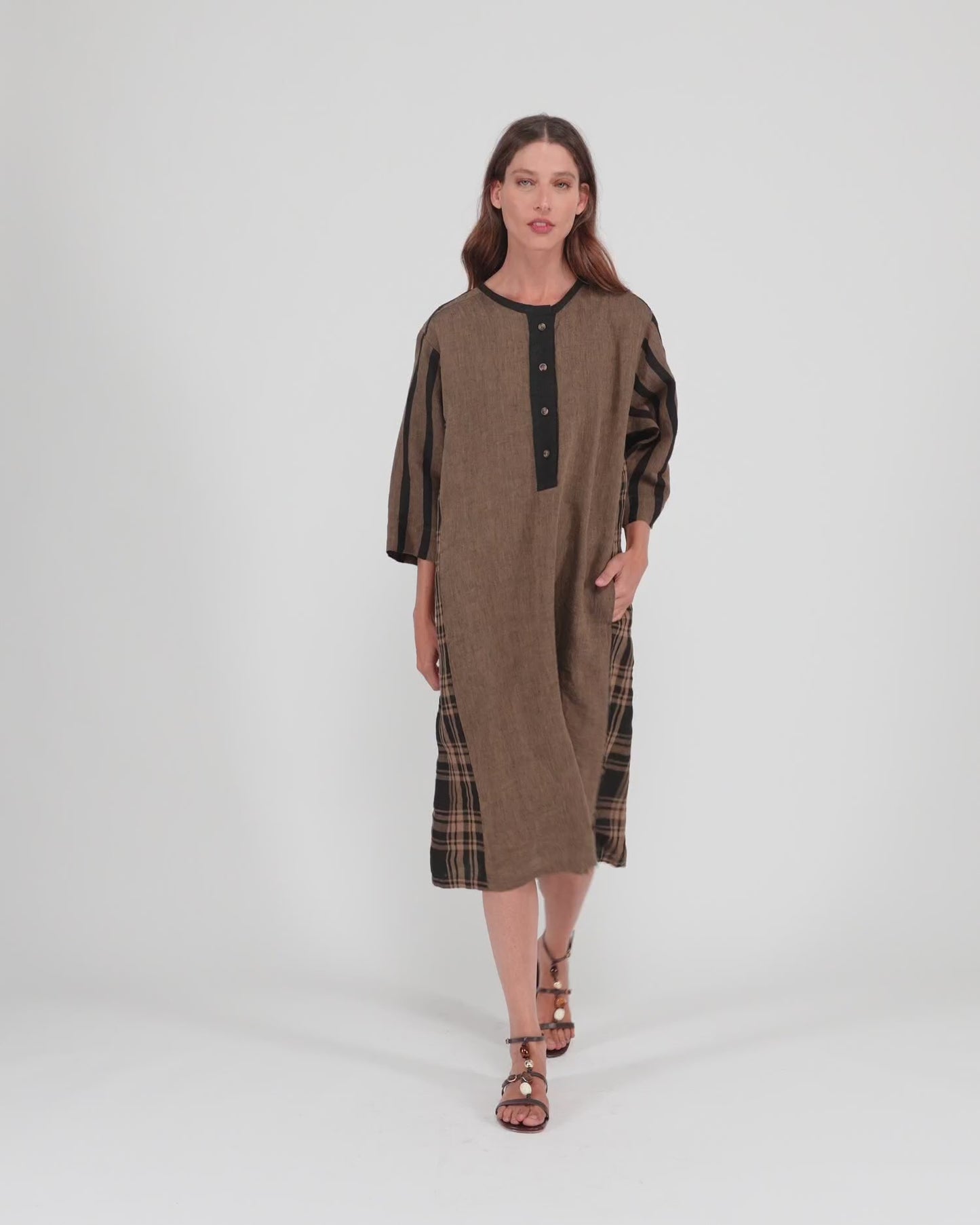 להעלות ולנגן וידיאו לגלריית צפיה, שמלה דלית פשתן חומה
