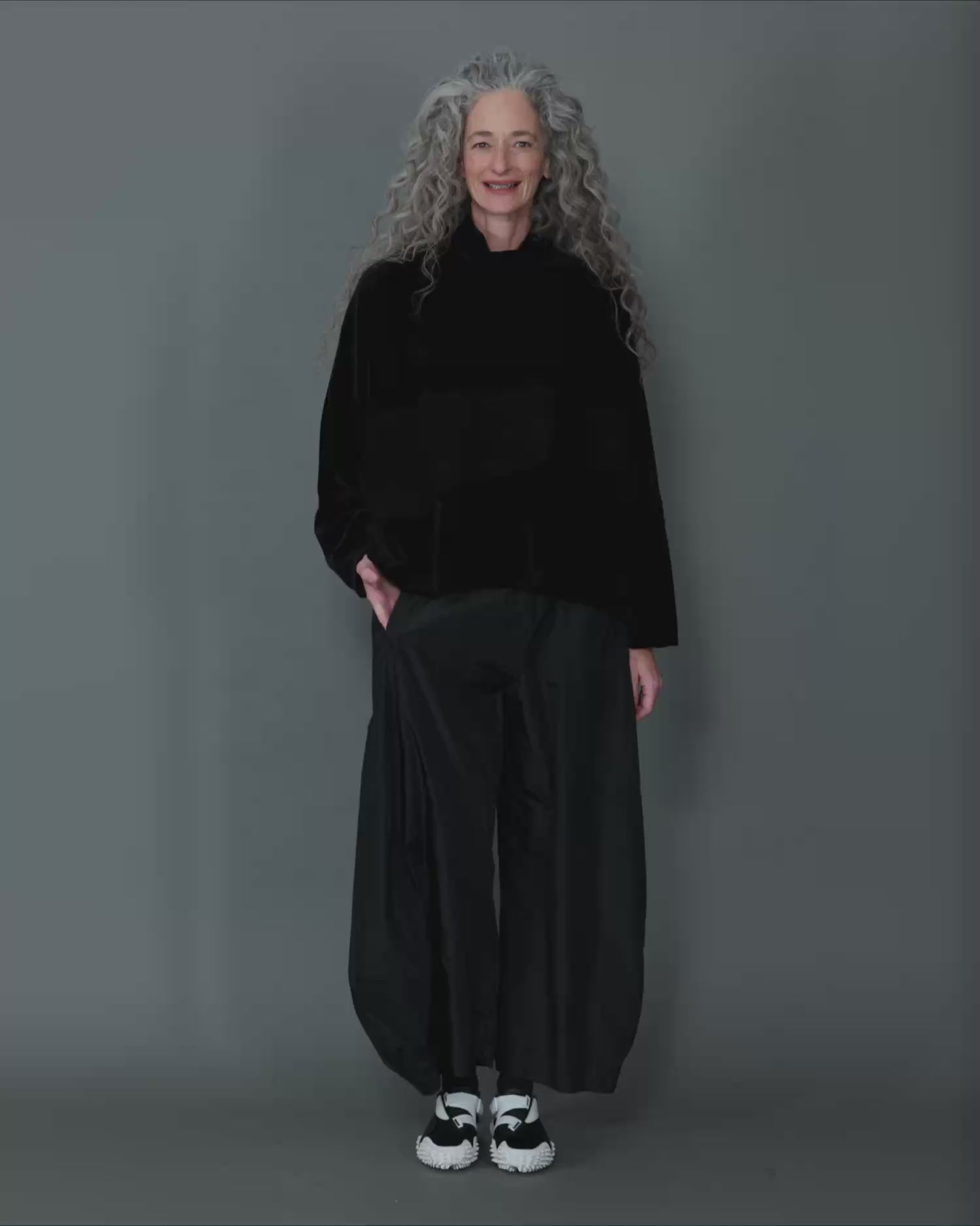 להעלות ולנגן וידיאו לגלריית צפיה, סווטשירט אורבן גלים קטיפה שחור
