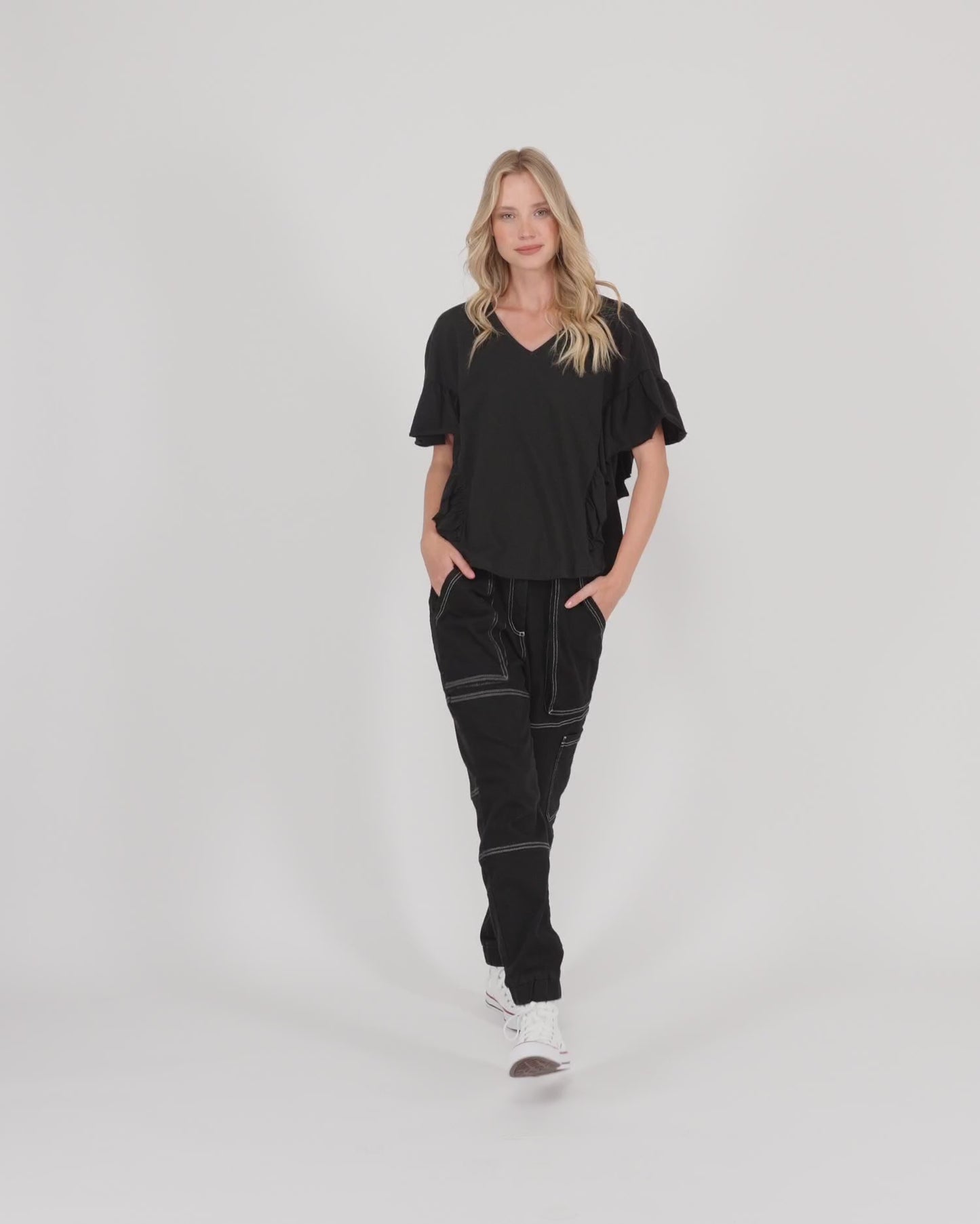 להעלות ולנגן וידיאו לגלריית צפיה, טישירט אורבן רפרוף שחורה
