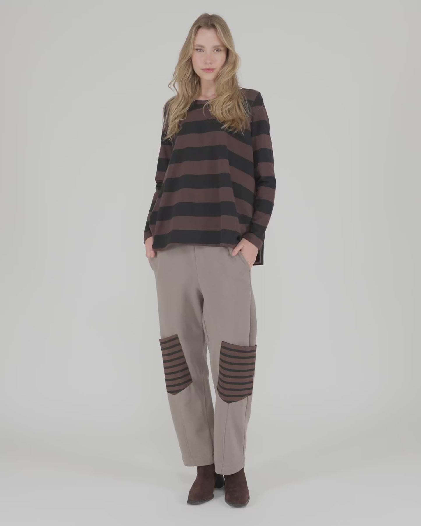 להעלות ולנגן וידיאו לגלריית צפיה, טישירט אורבן פסים חום
