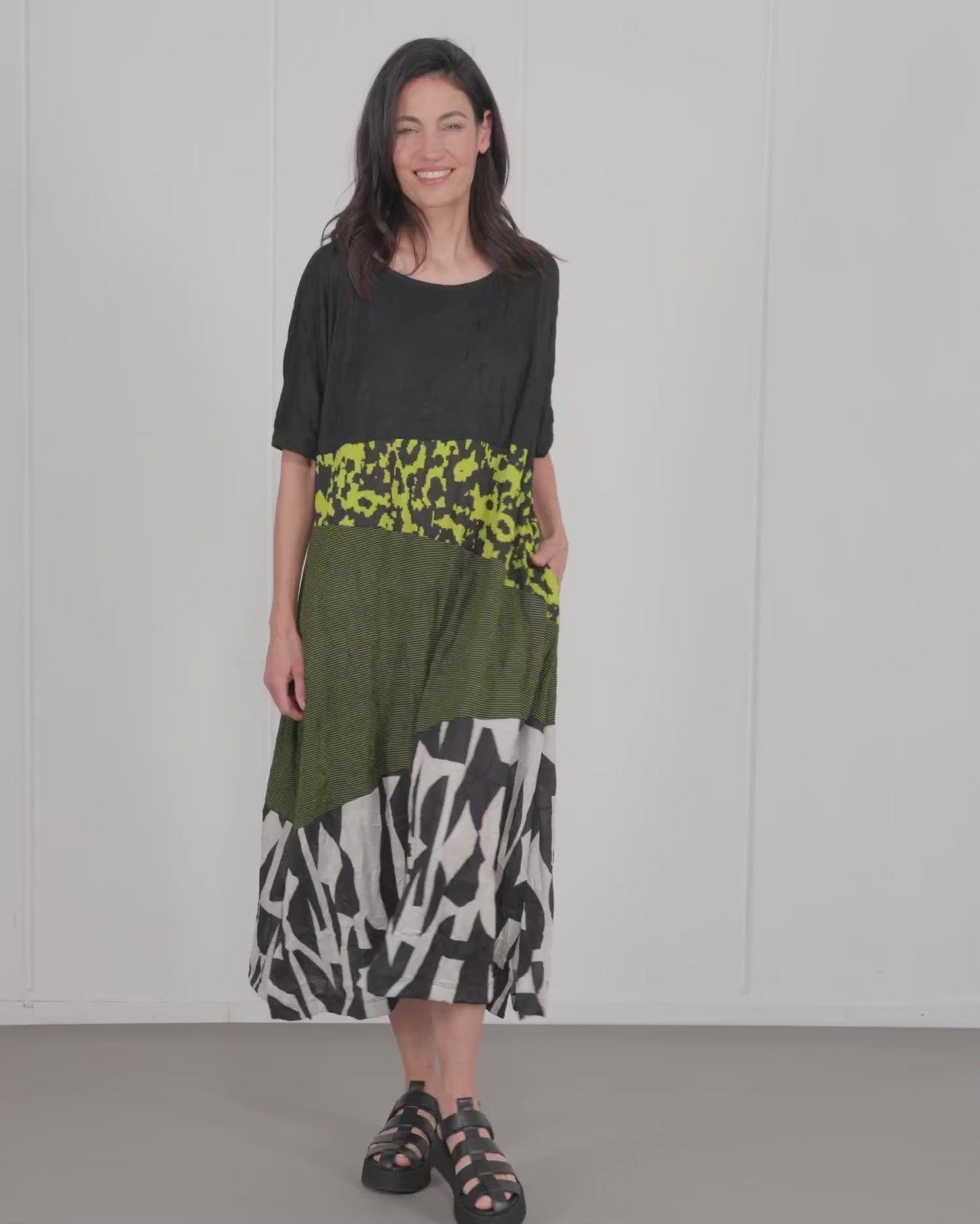 להעלות ולנגן וידיאו לגלריית צפיה, שמלה קרינקל אלכסון מיקס
