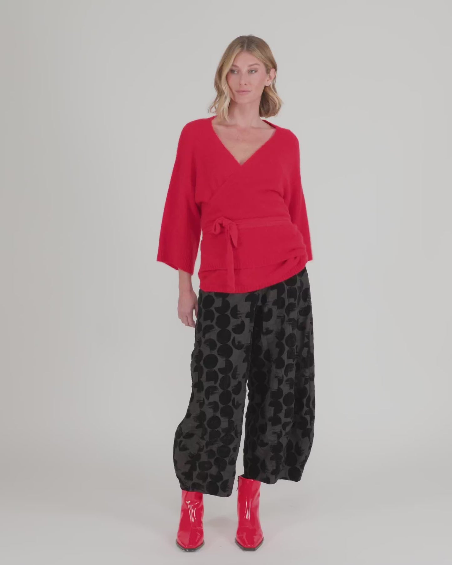 להעלות ולנגן וידיאו לגלריית צפיה, קרדיגן קימונו אדום
