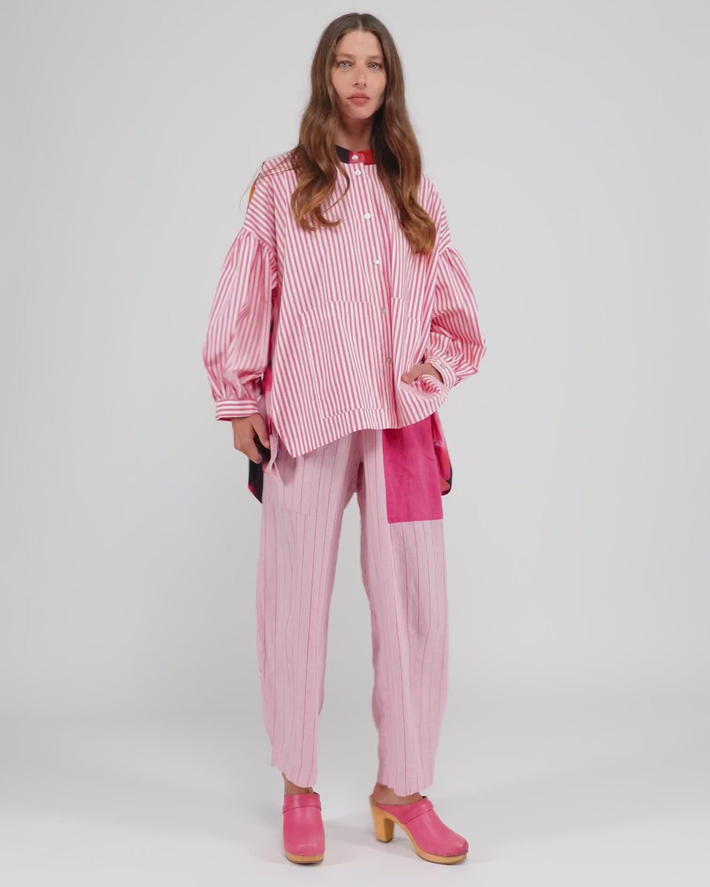 להעלות ולנגן וידיאו לגלריית צפיה, חולצה לנה ורודה
