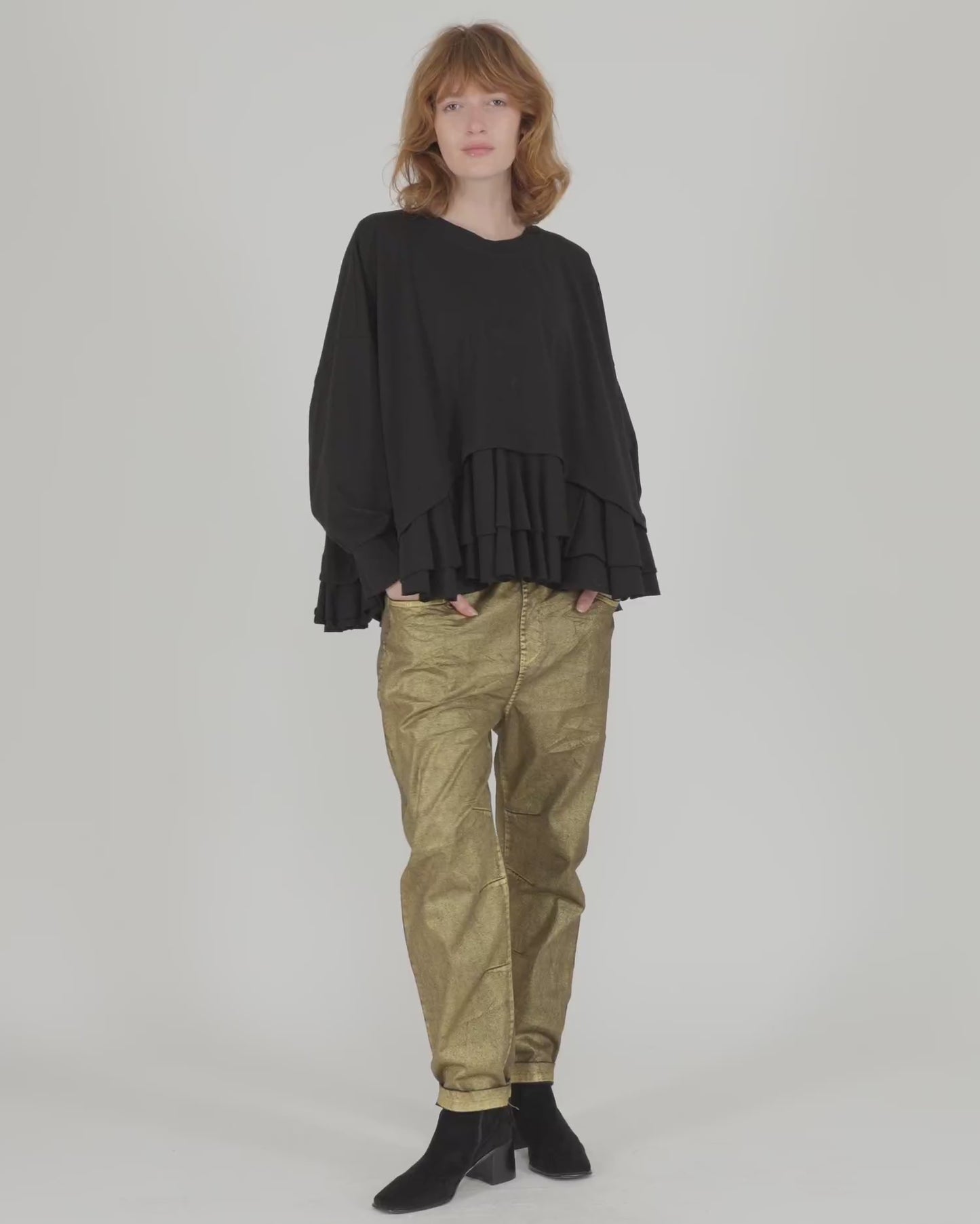 להעלות ולנגן וידיאו לגלריית צפיה, סווטשירט אורבן רחב לב שחור
