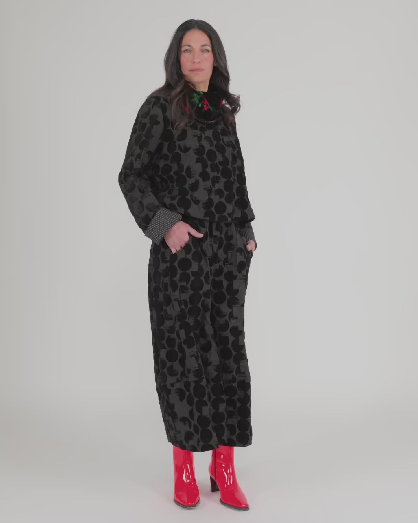 להעלות ולנגן וידיאו לגלריית צפיה, ז&amp;#39;קט מיני פרחוני
