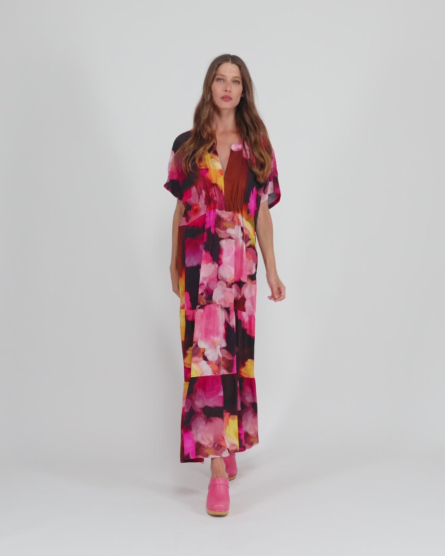 להעלות ולנגן וידיאו לגלריית צפיה, שמלה קומות ורודה
