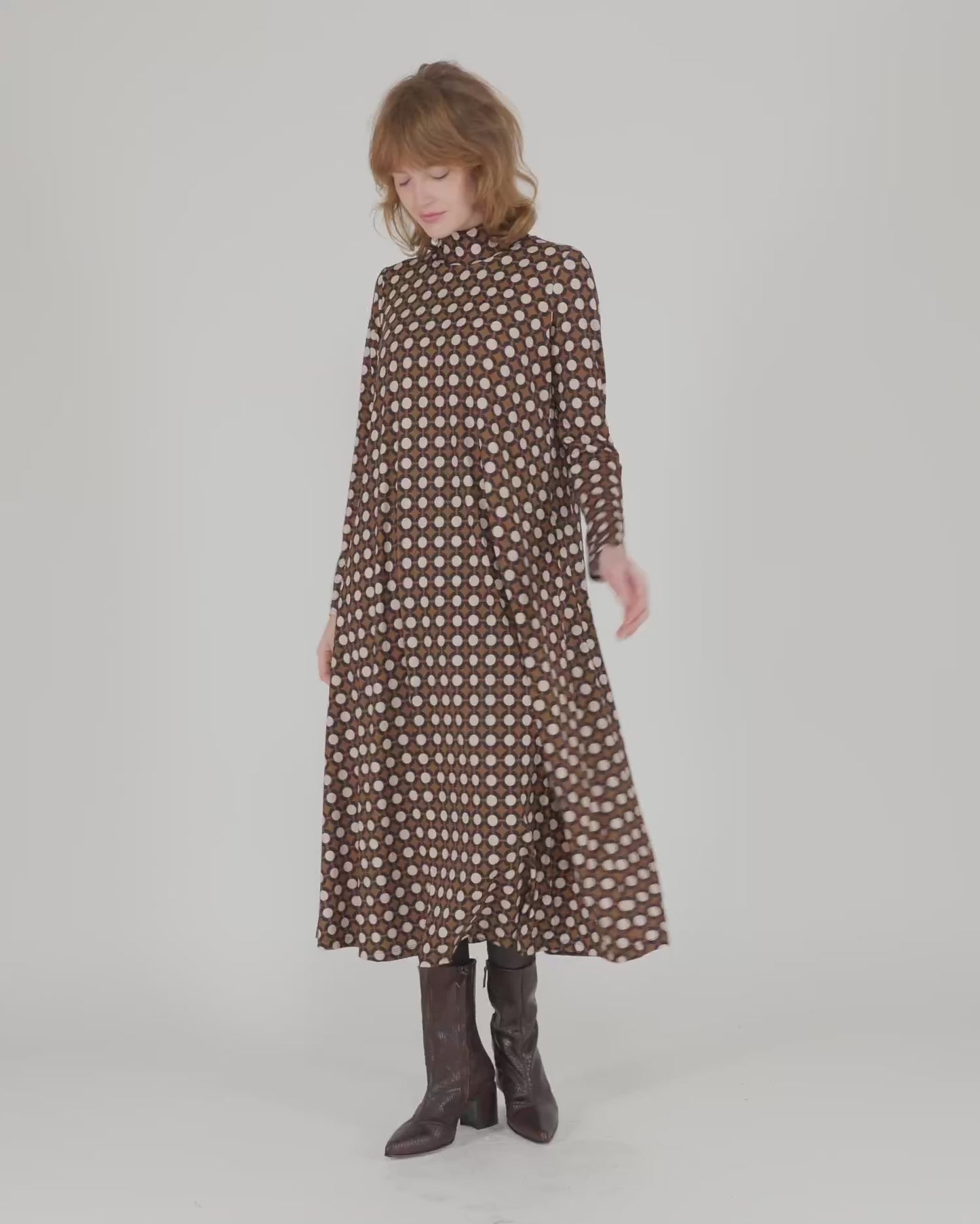 להעלות ולנגן וידיאו לגלריית צפיה, שמלה אורבן גולף רטרו
