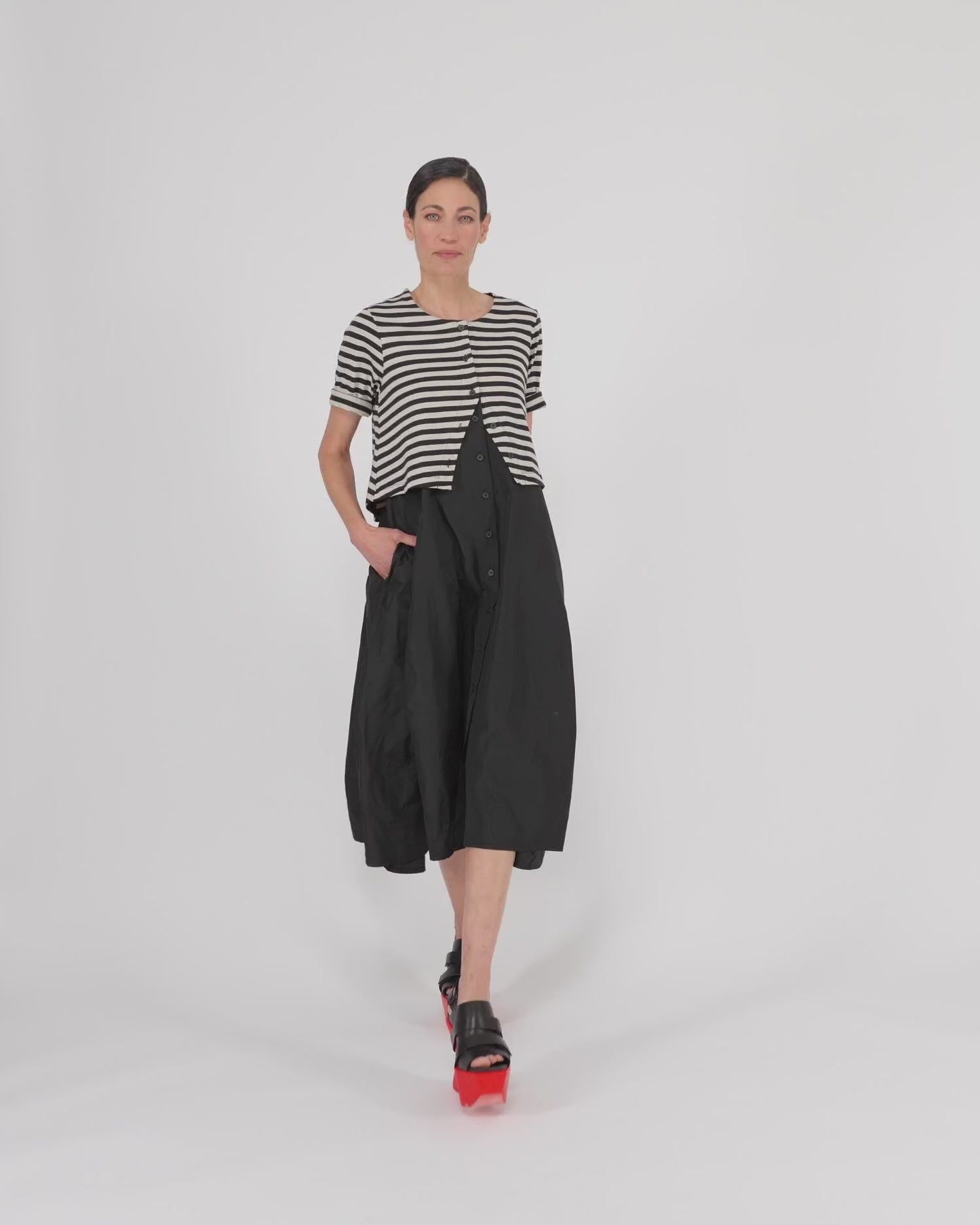 להעלות ולנגן וידיאו לגלריית צפיה, שמלה אורבן 2 שכבות פסים
