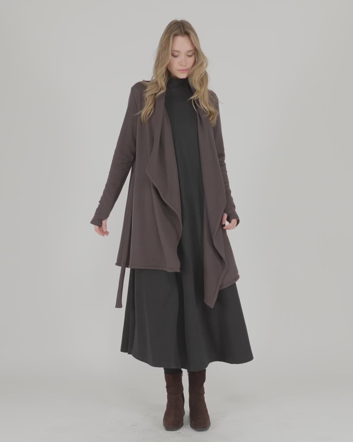 להעלות ולנגן וידיאו לגלריית צפיה, שמלה אורבן גולף שחורה
