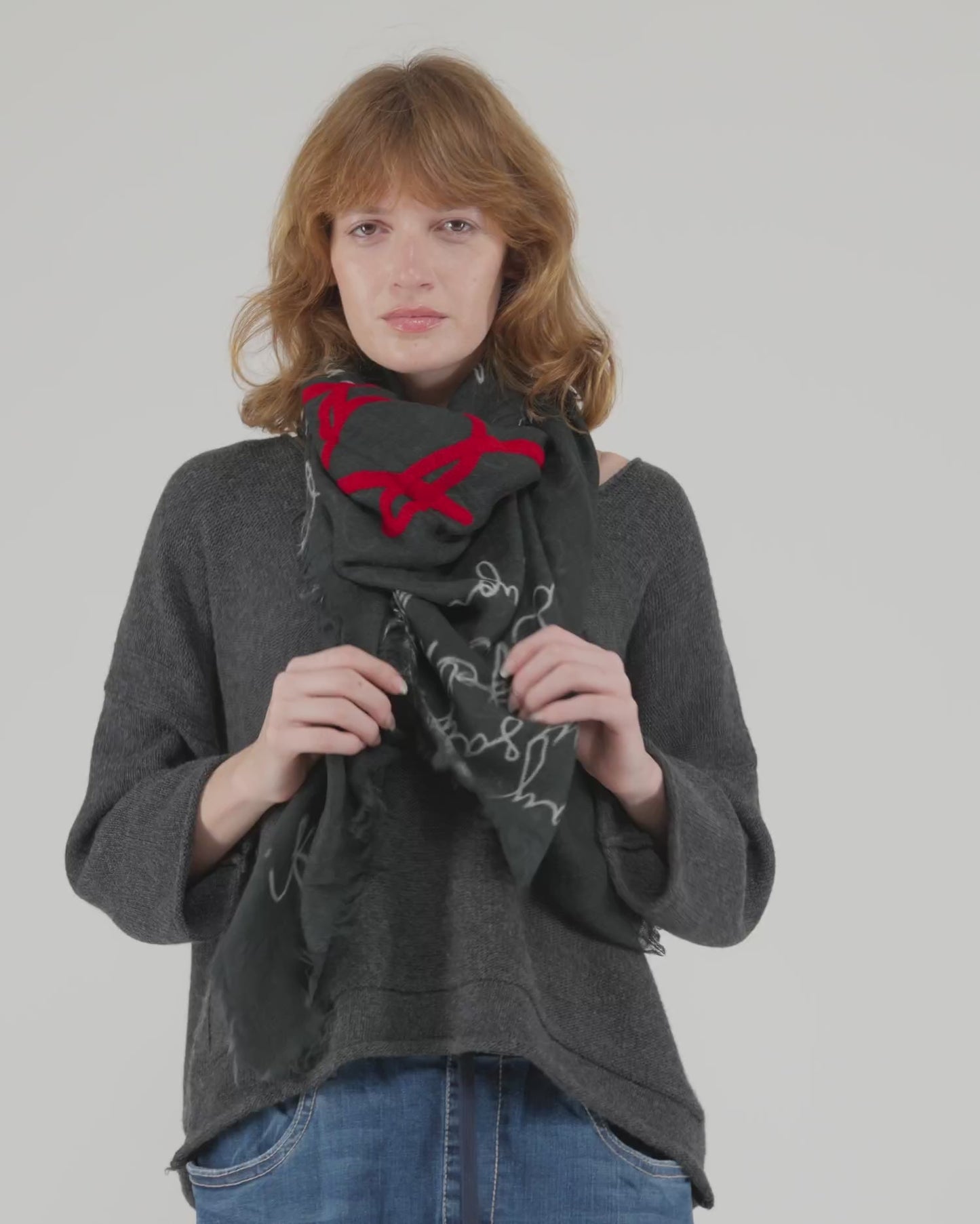 להעלות ולנגן וידיאו לגלריית צפיה, צעיף אפור רקום מודפסים
