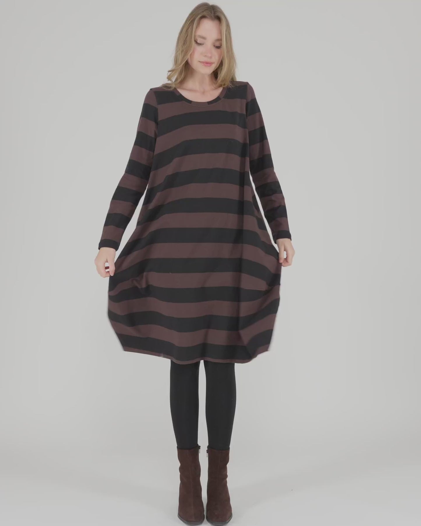 להעלות ולנגן וידיאו לגלריית צפיה, שמלה אורבן ניקי פסים
