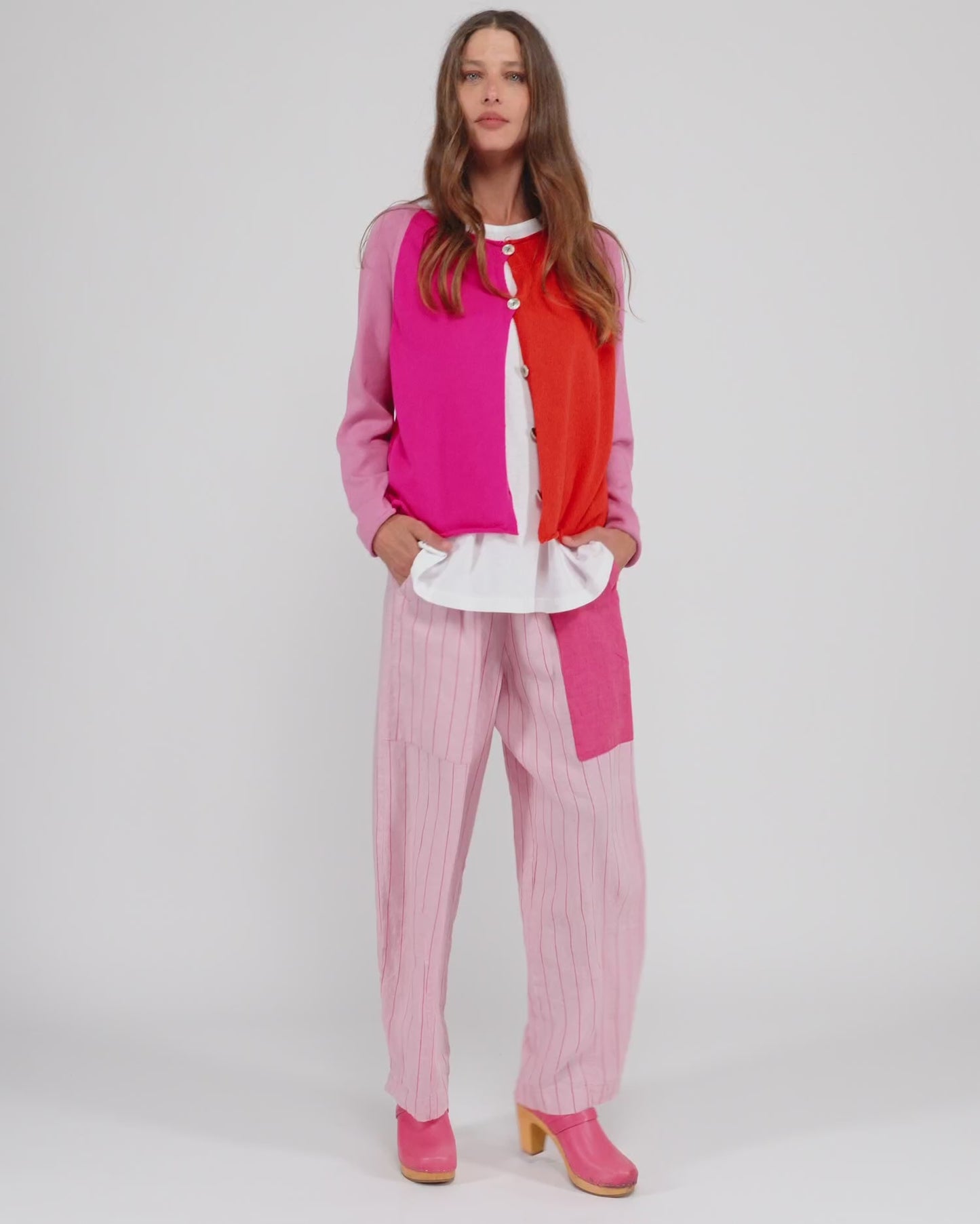 להעלות ולנגן וידיאו לגלריית צפיה, קרדיגן קולורבלוק מג&amp;#39;נטה
