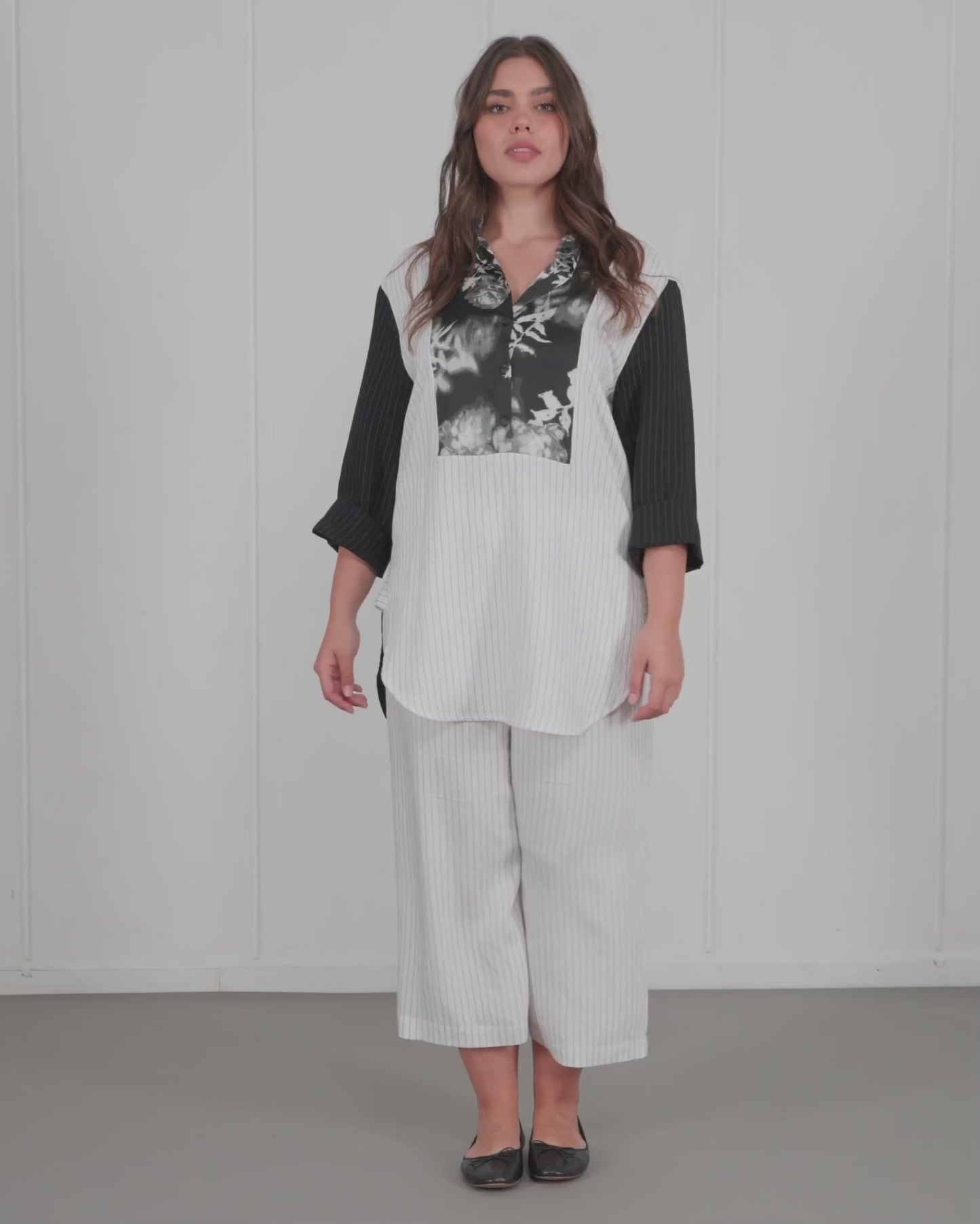 להעלות ולנגן וידיאו לגלריית צפיה, טוניקה ליבית שחורה
