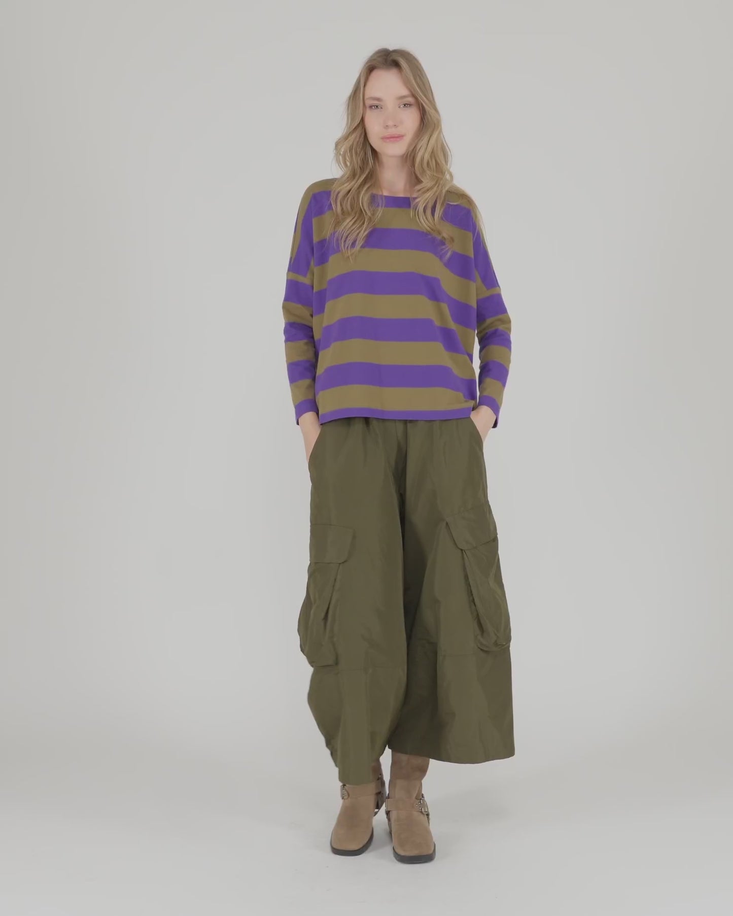 להעלות ולנגן וידיאו לגלריית צפיה, טוניקה אורבן רנה פסים סגול
