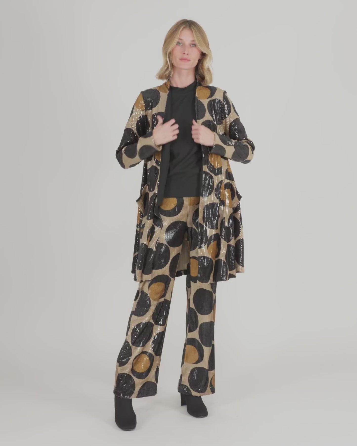 להעלות ולנגן וידיאו לגלריית צפיה, ז&amp;#39;קט מסתובב פאייטים עיגולים
